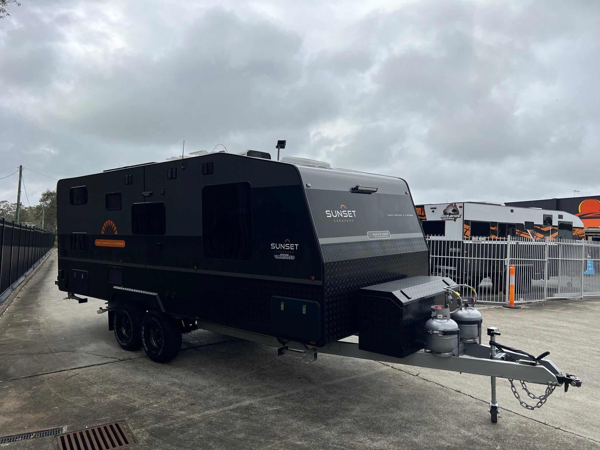 21ft6 Sunset Off-Road Family Horizon Double Bunk Van With 400amp Lithium Batteries