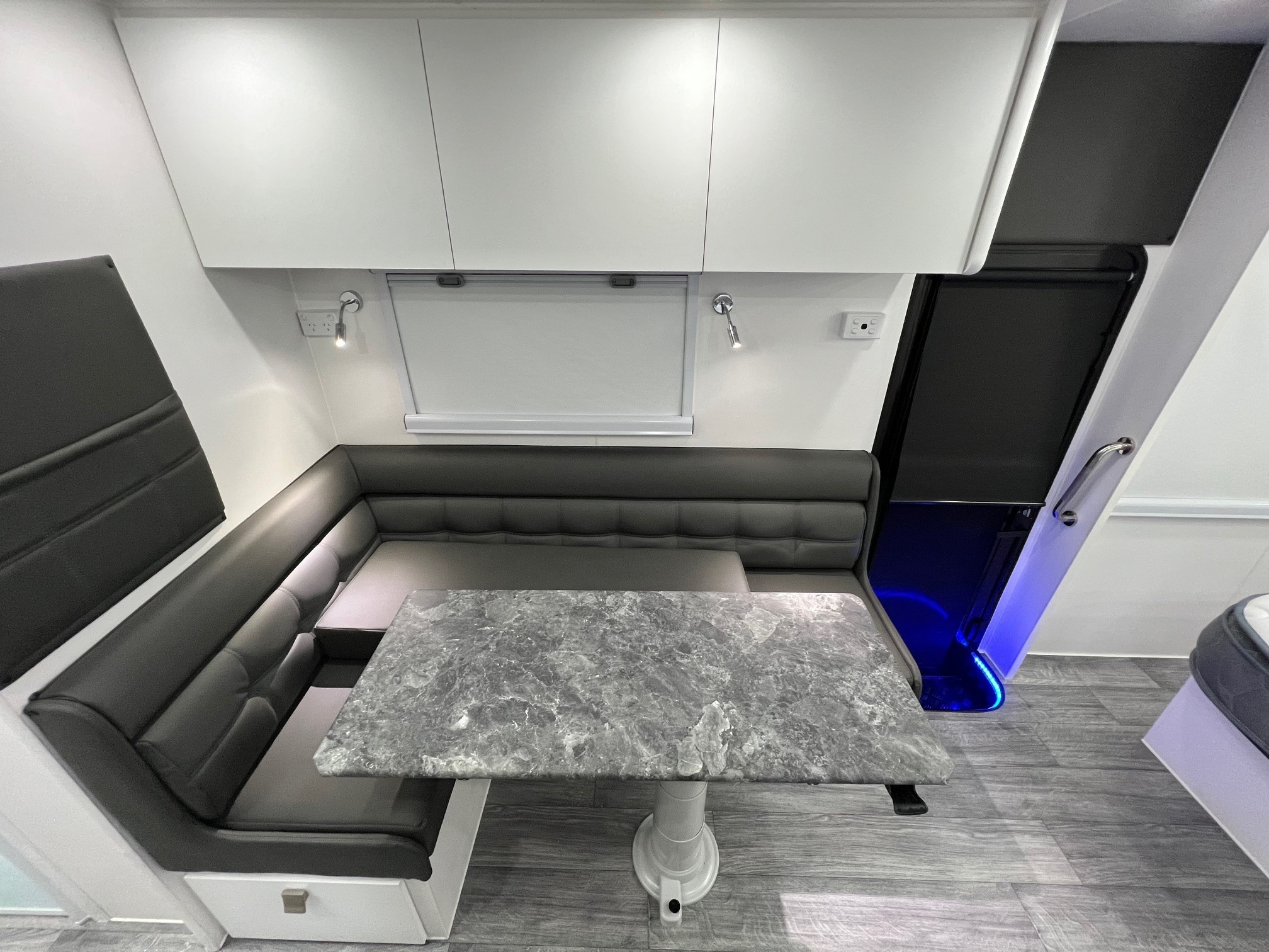 21ft6 Sunset Off-Road Family Horizon Double Bunk Van With 400amp Lithium Batteries