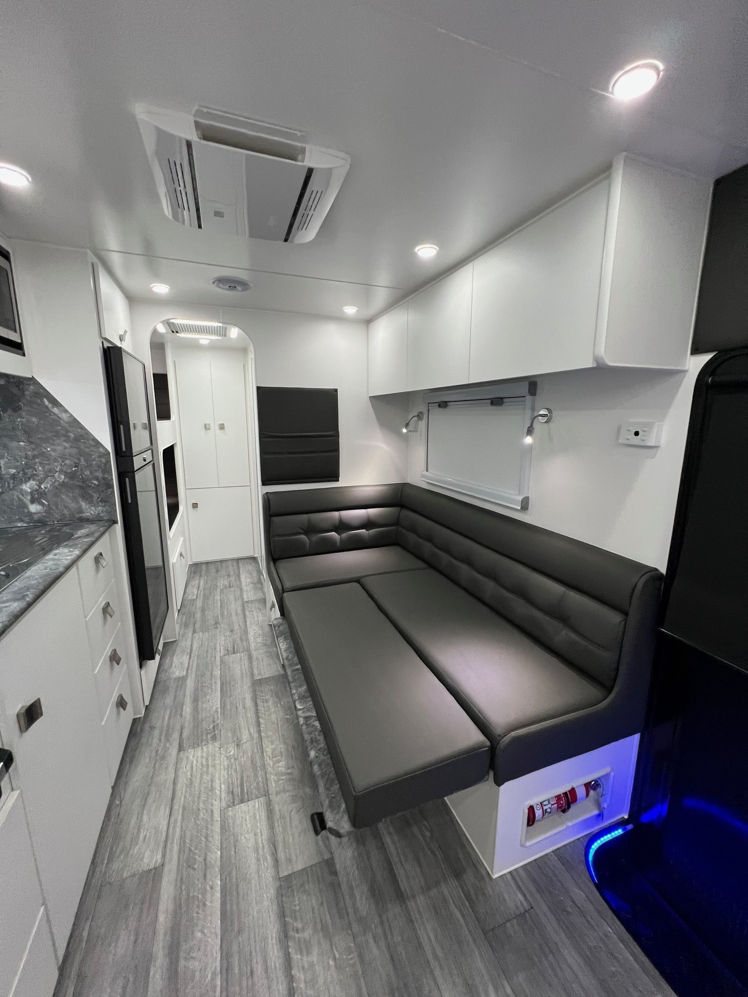 21ft6 Sunset Off-Road Family Horizon Double Bunk Van With 400amp Lithium Batteries