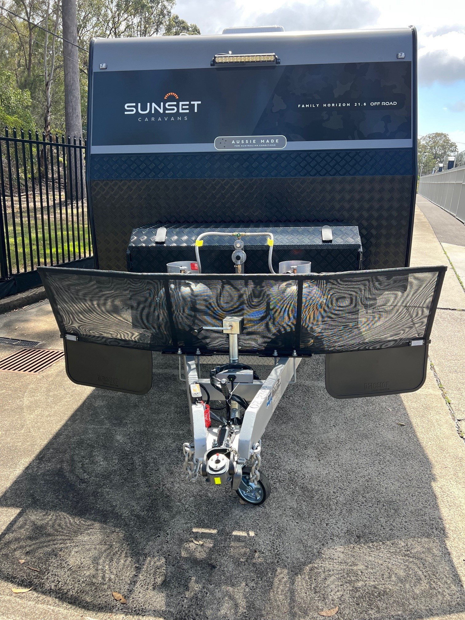 21ft6 Sunset Off-Road Family Horizon Double Bunk Van With 400amp Lithium Batteries