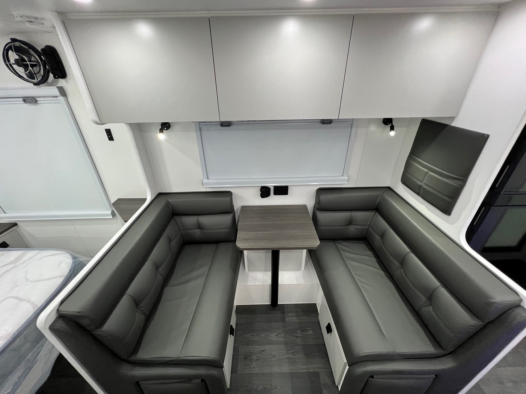 2025 21ft Sunrise Aluminum Framed St Tropez Semi Off-Road Caravan