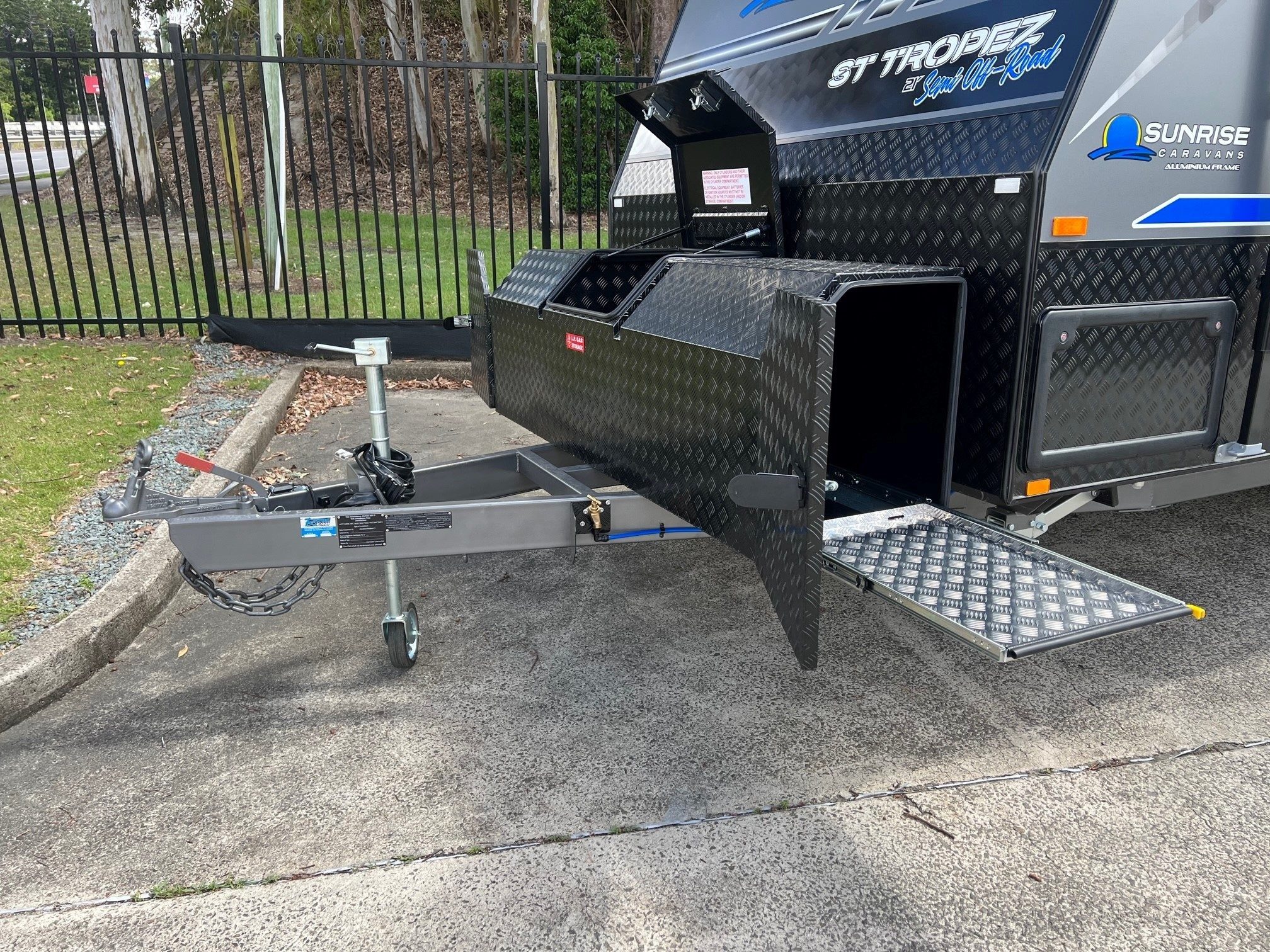 2025 21ft Sunrise Aluminum Framed St Tropez Semi Off-Road Caravan