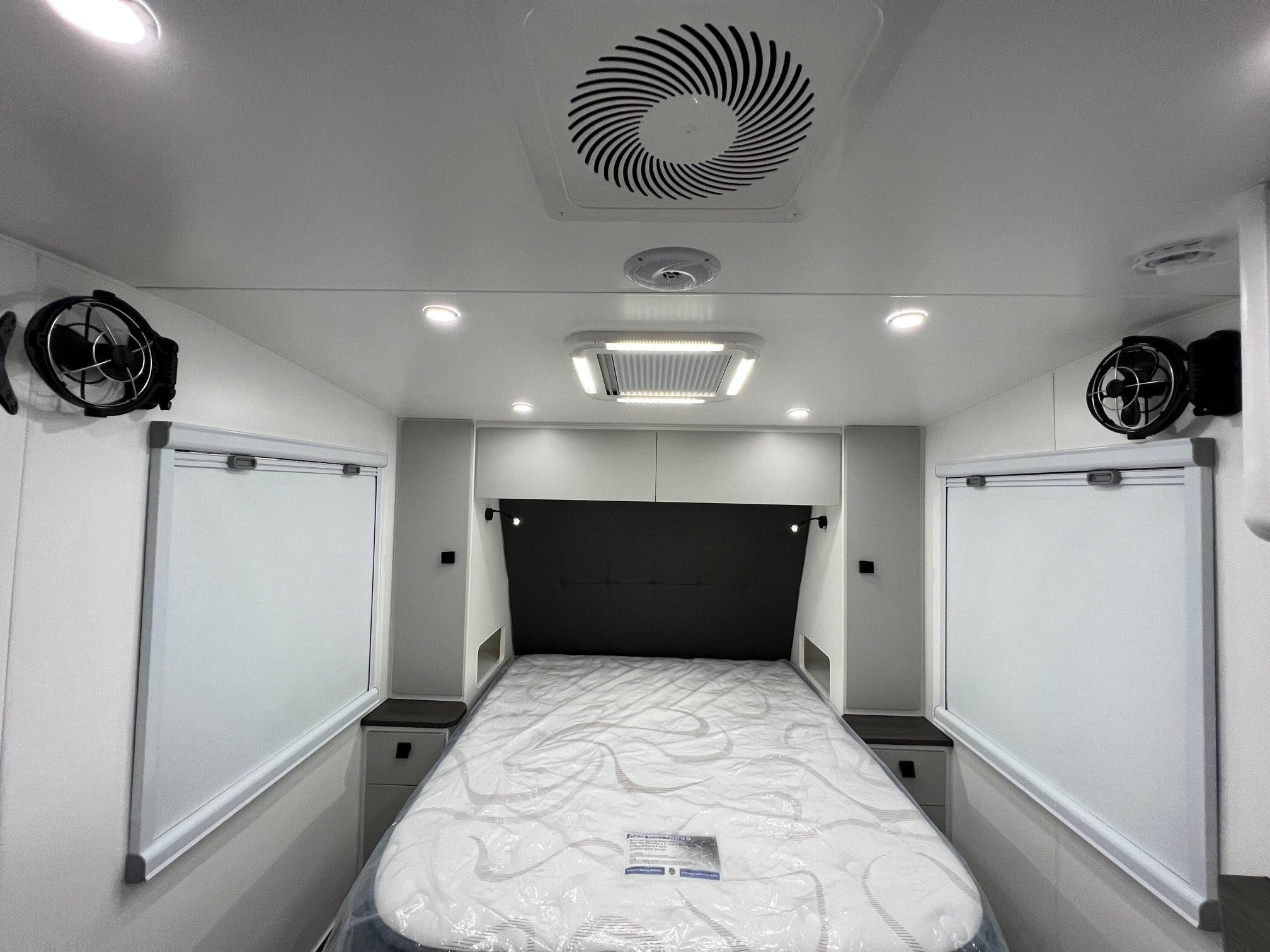 2025 21ft Sunrise Aluminum Framed St Tropez Semi Off-Road Caravan