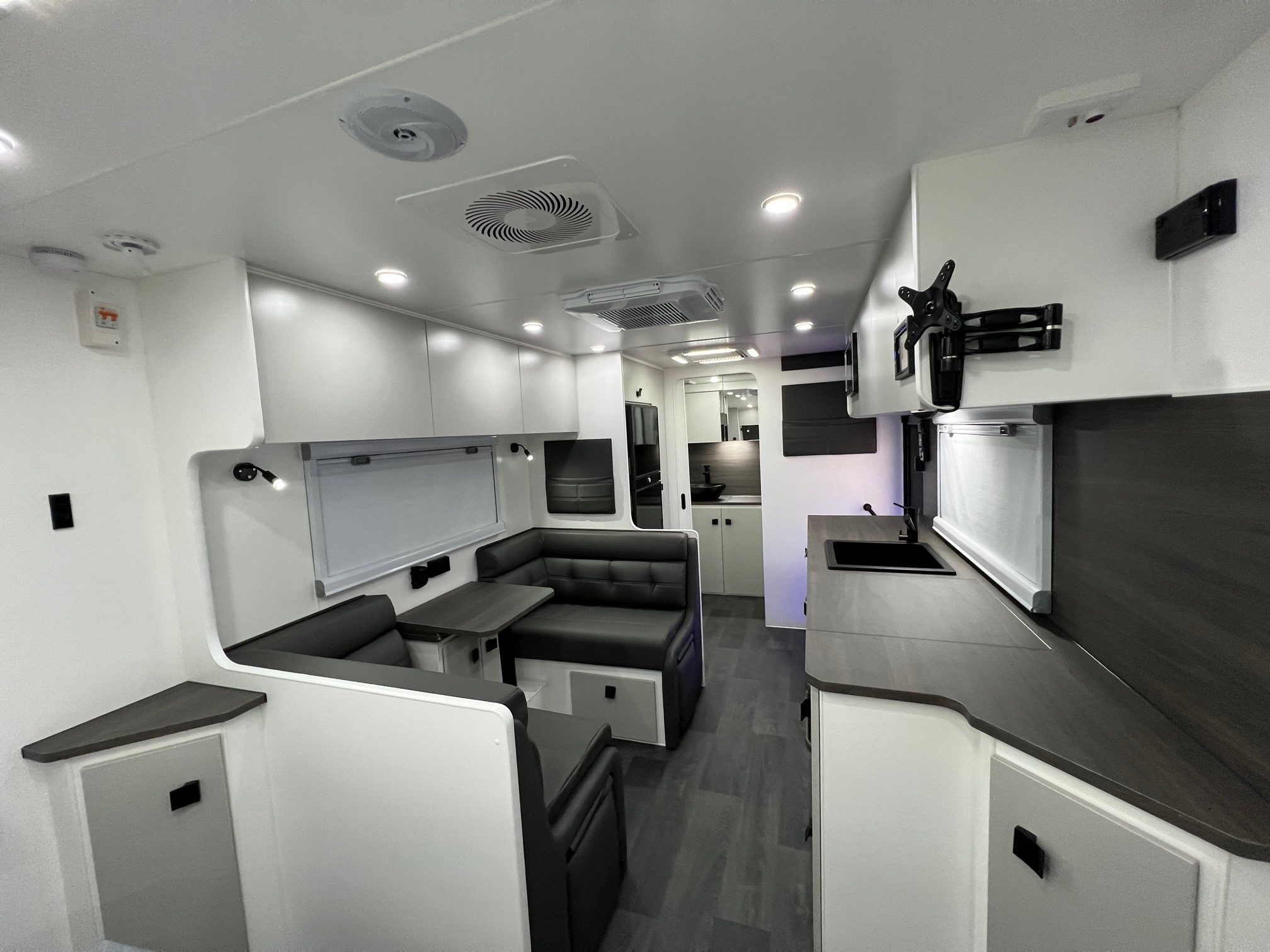 2025 21ft Sunrise Aluminum Framed St Tropez Semi Off-Road Caravan