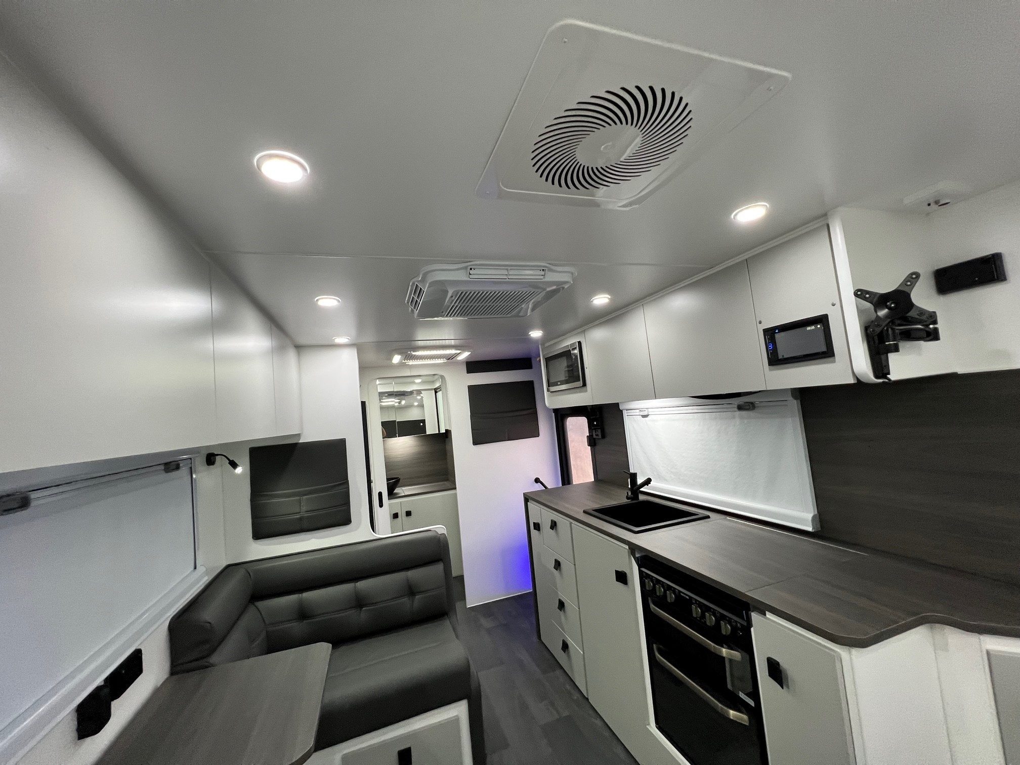 2025 21ft Sunrise Aluminum Framed St Tropez Semi Off-Road Caravan