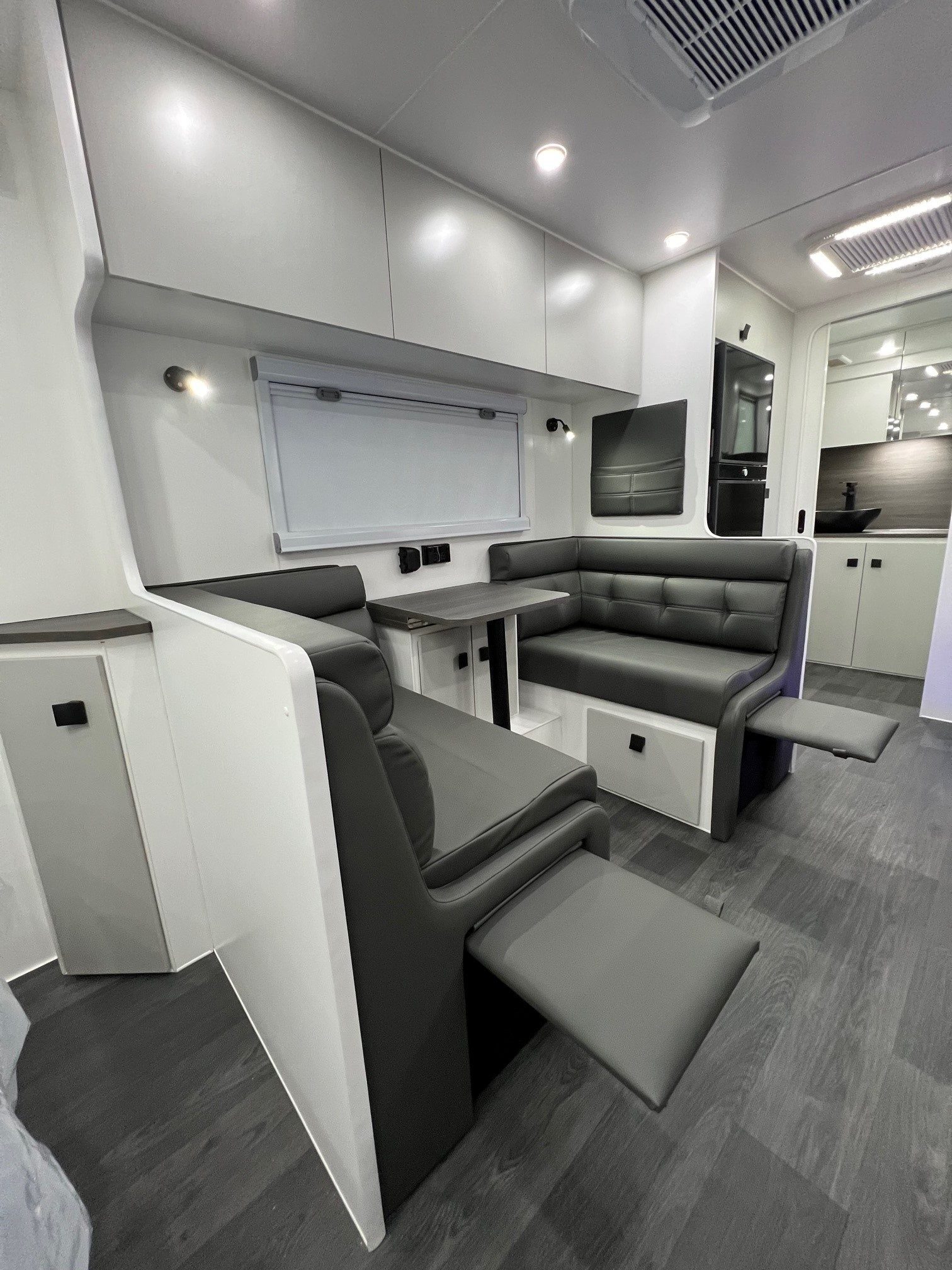 2025 21ft Sunrise Aluminum Framed St Tropez Semi Off-Road Caravan