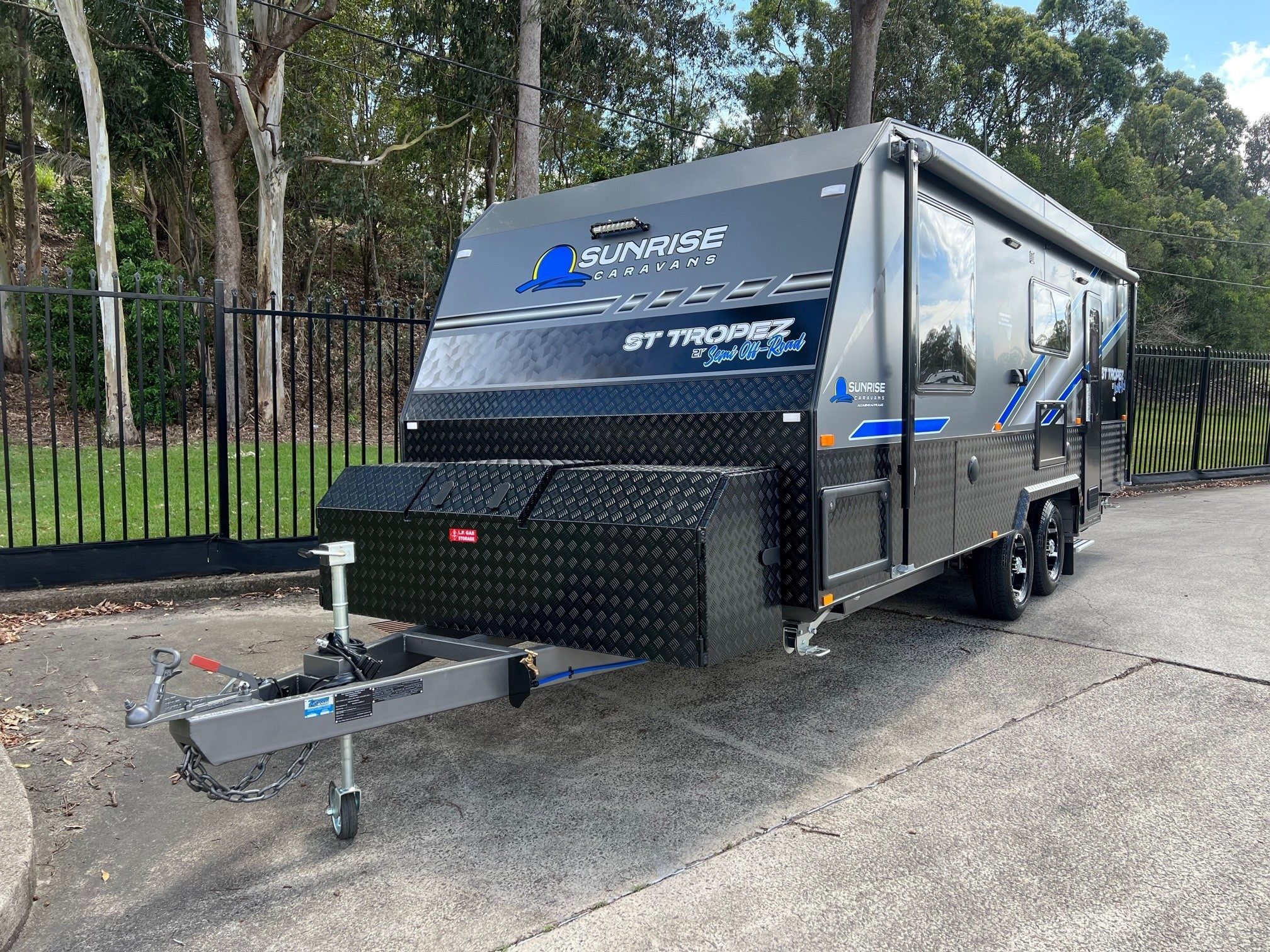 2025 21ft Sunrise Aluminum Framed St Tropez Semi Off-Road Caravan