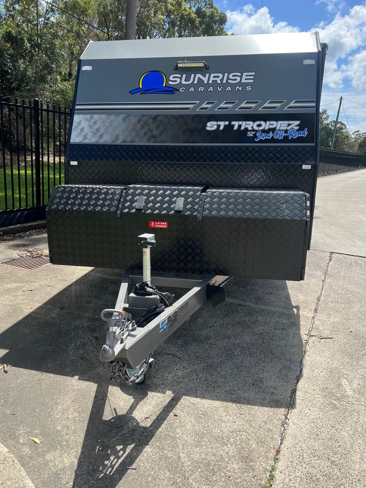 2025 21ft Sunrise Aluminum Framed St Tropez Semi Off-Road Caravan