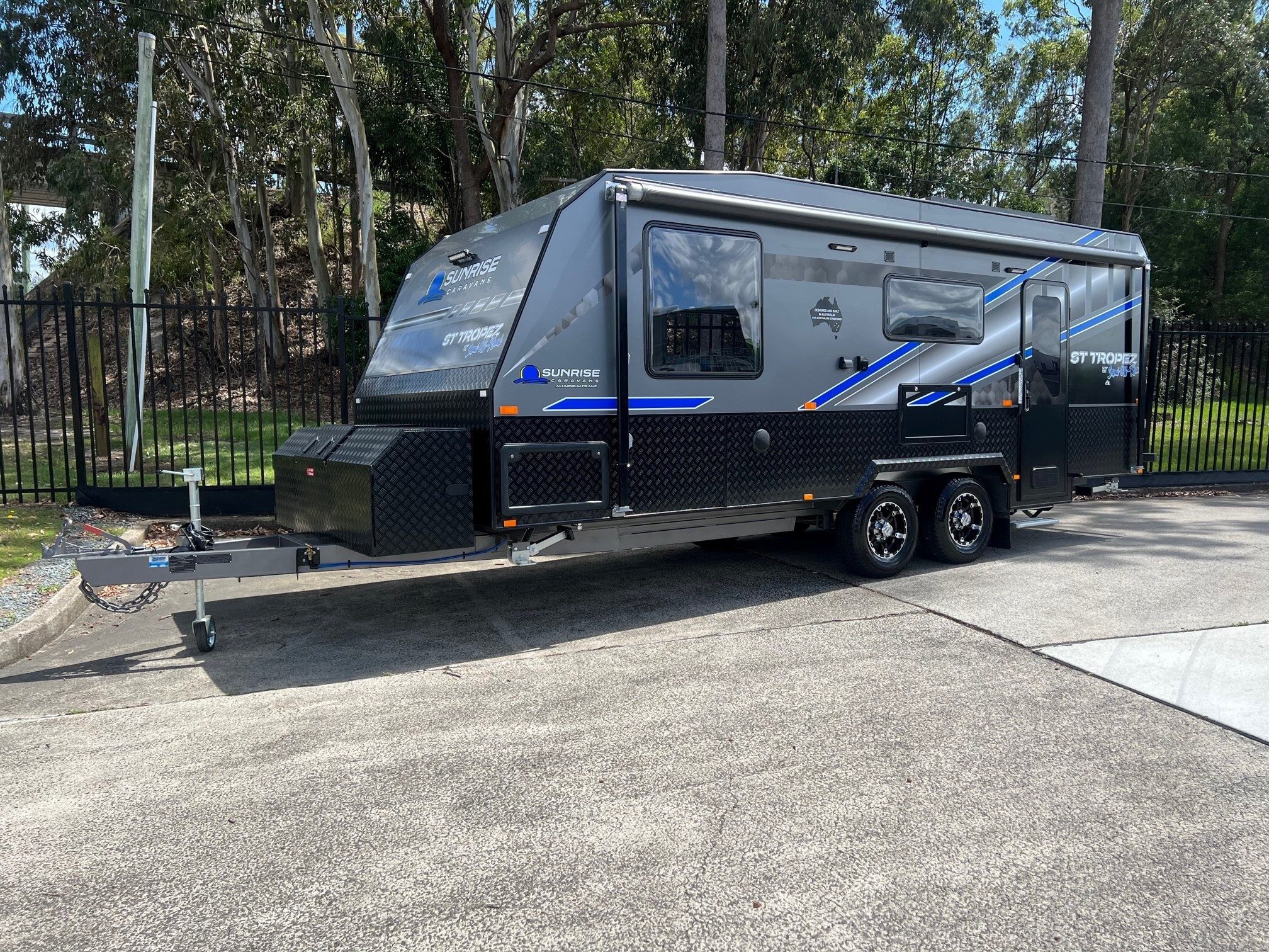 2025 21ft Sunrise Aluminum Framed St Tropez Semi Off-Road Caravan