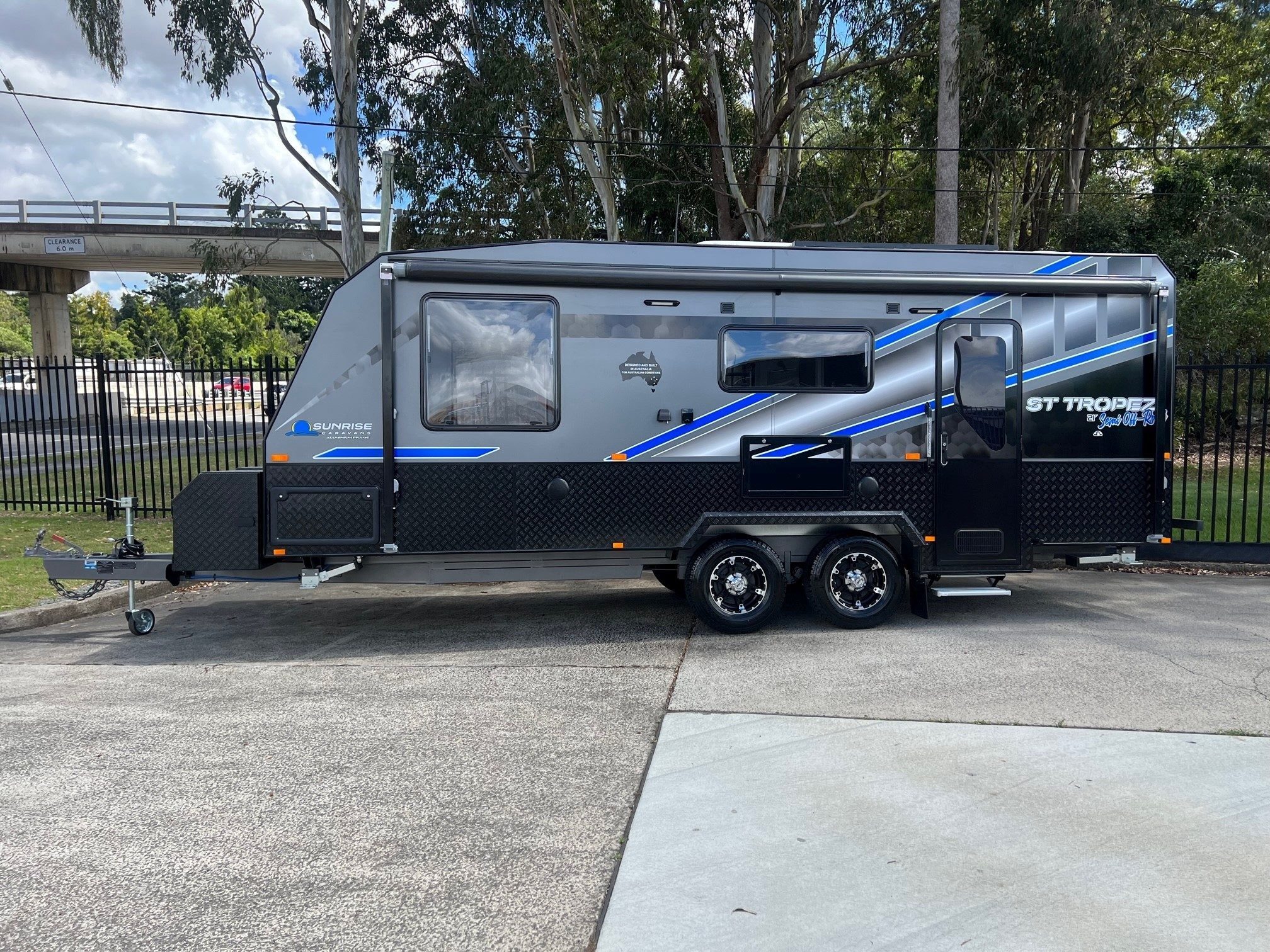 2025 21ft Sunrise Aluminum Framed St Tropez Semi Off-Road Caravan
