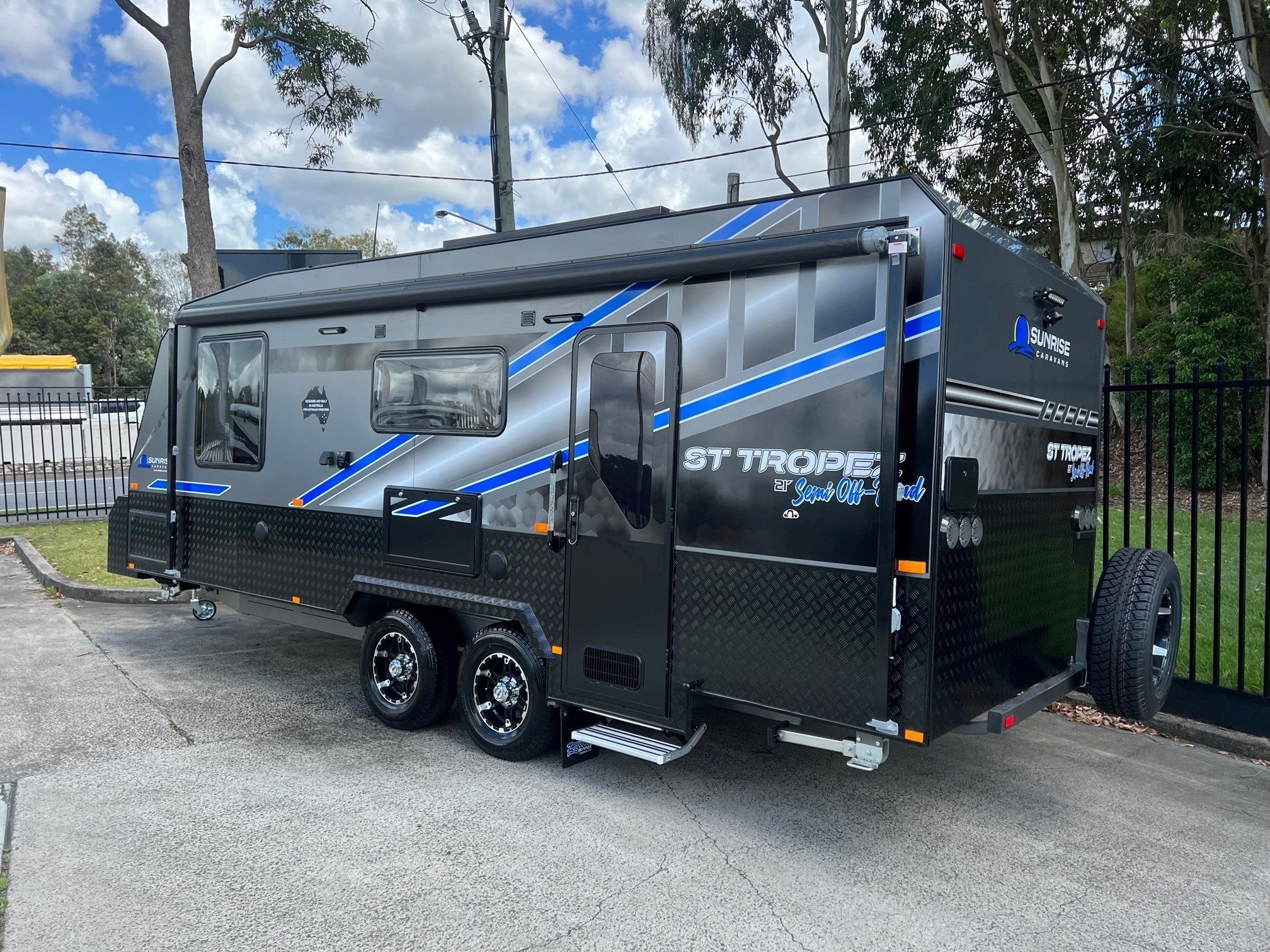 2025 21ft Sunrise Aluminum Framed St Tropez Semi Off-Road Caravan