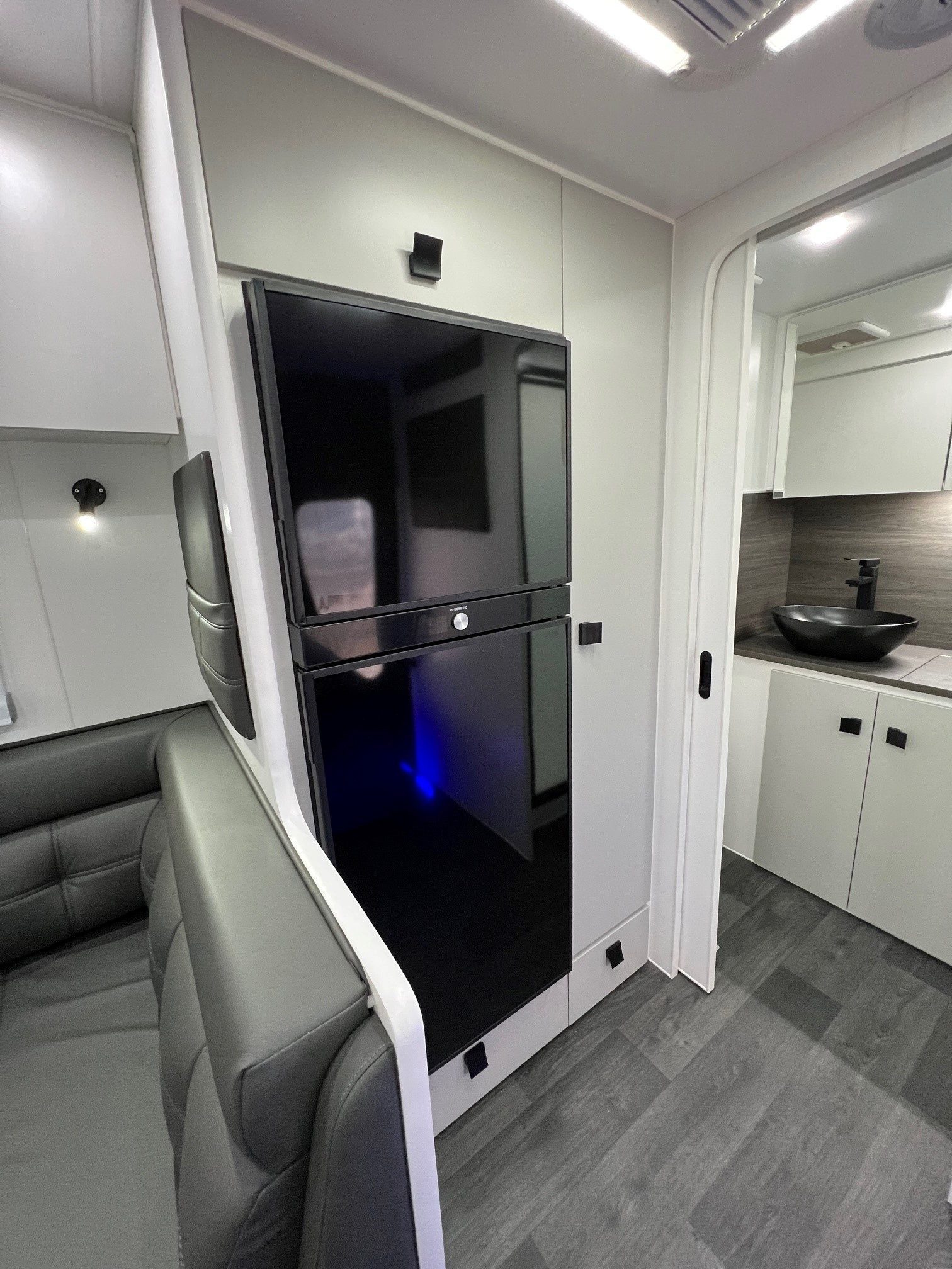 2025 21ft Sunrise Aluminum Framed St Tropez Semi Off-Road Caravan