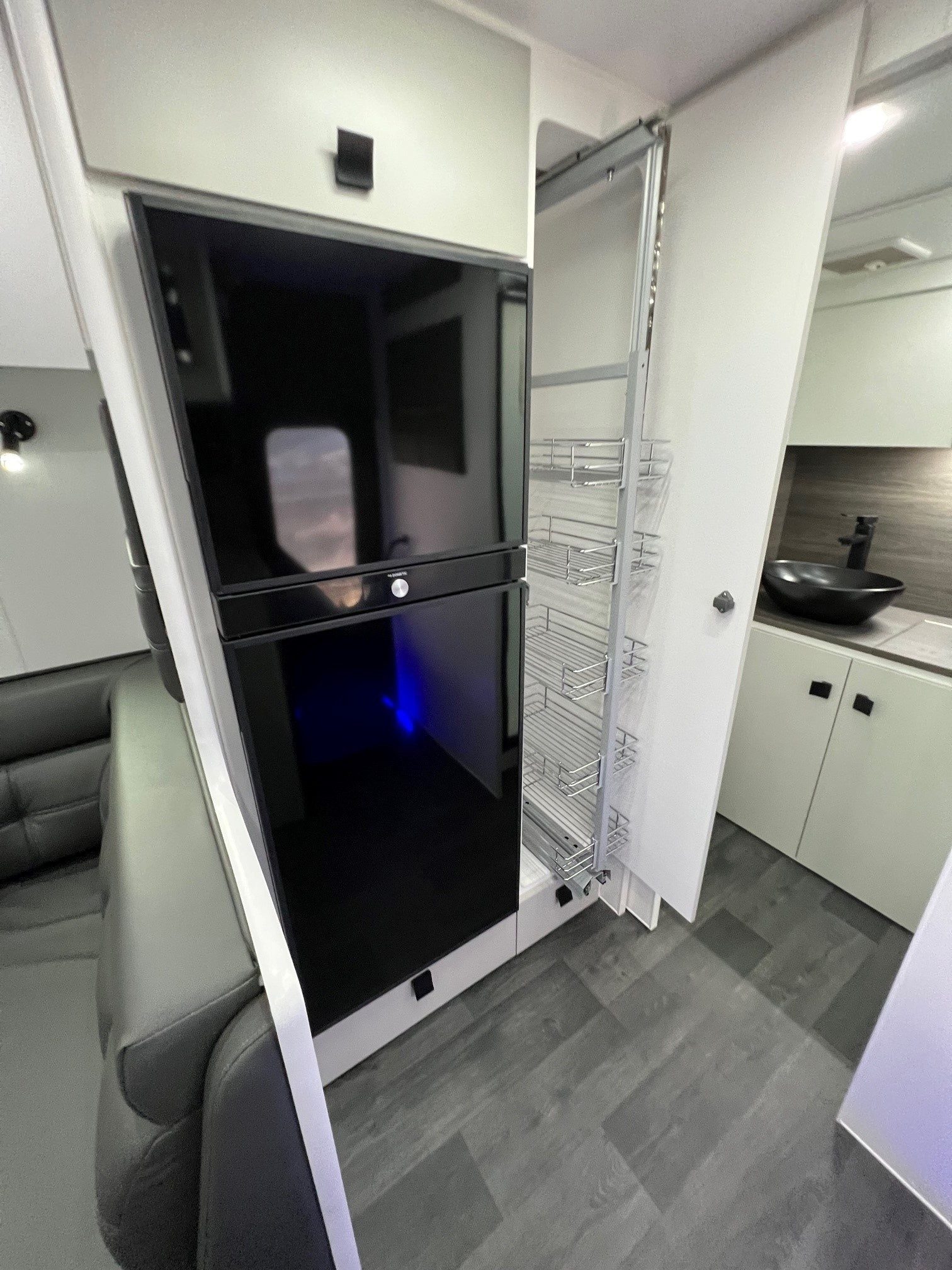 2025 21ft Sunrise Aluminum Framed St Tropez Semi Off-Road Caravan