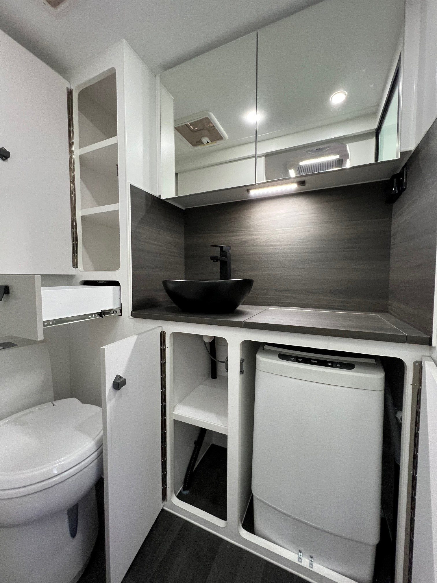 2025 21ft Sunrise Aluminum Framed St Tropez Semi Off-Road Caravan