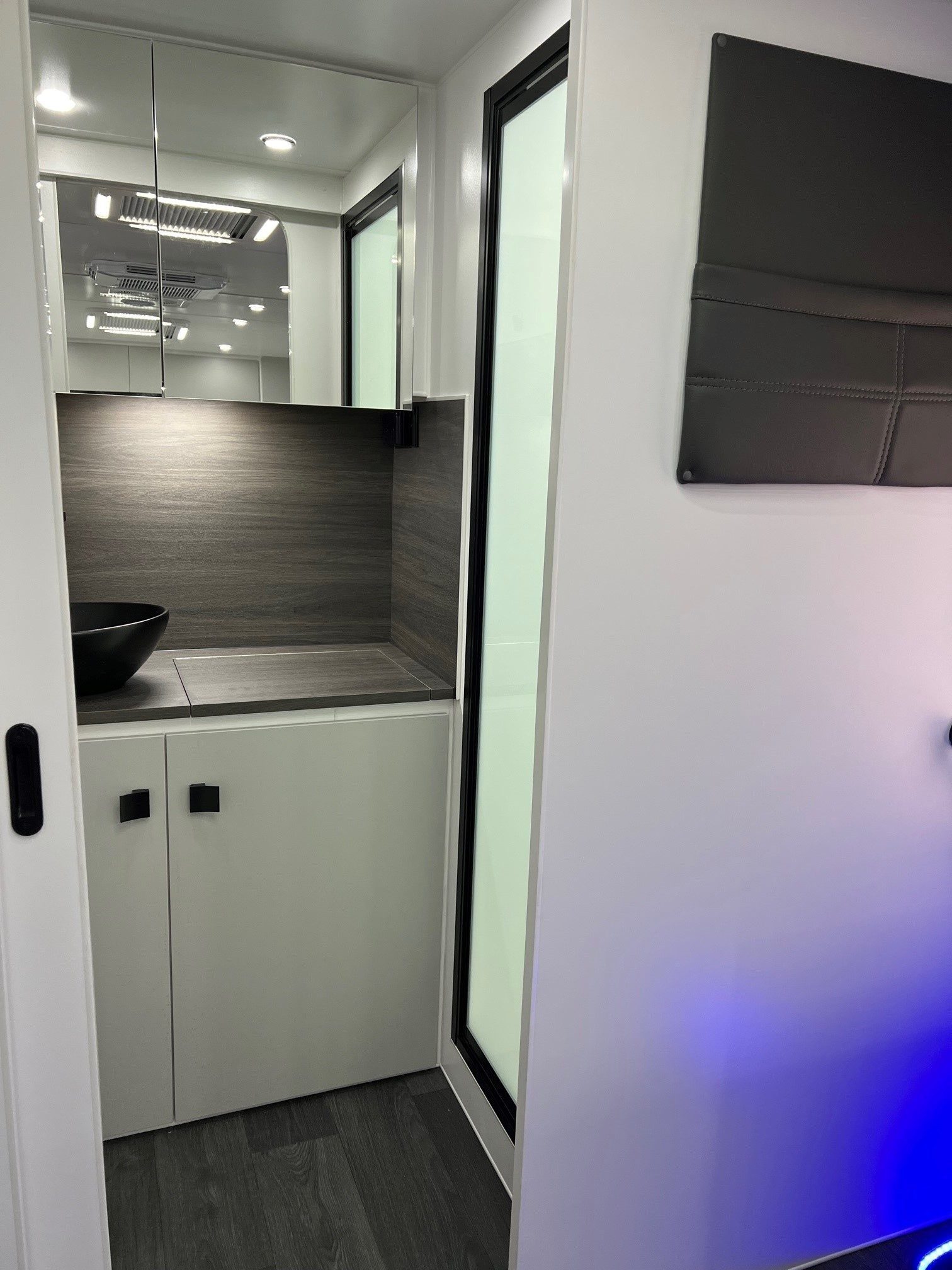 2025 21ft Sunrise Aluminum Framed St Tropez Semi Off-Road Caravan