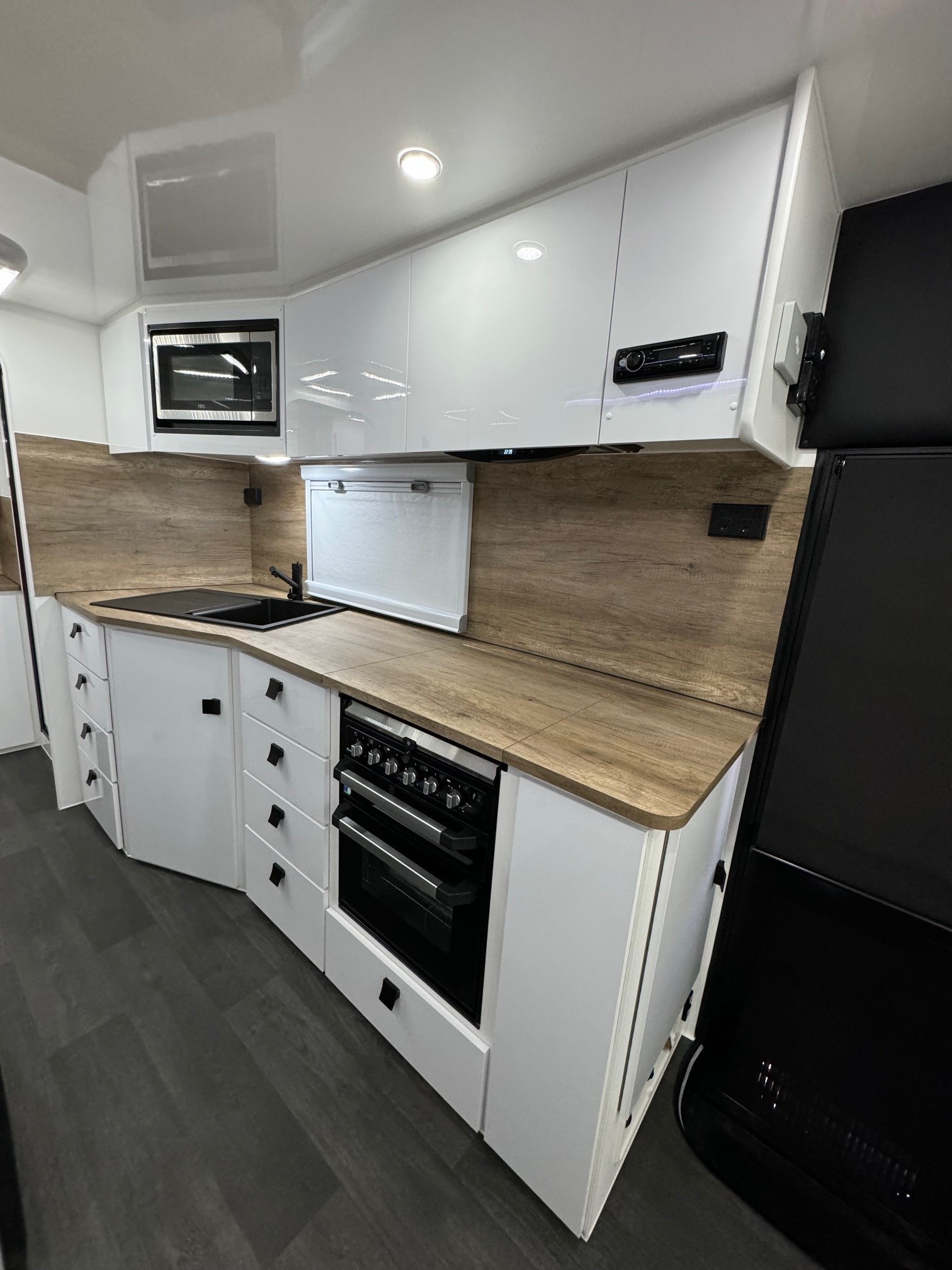 2024 21ft6 Sunrise Tropicana Semi Offroad With Aluminium Frame