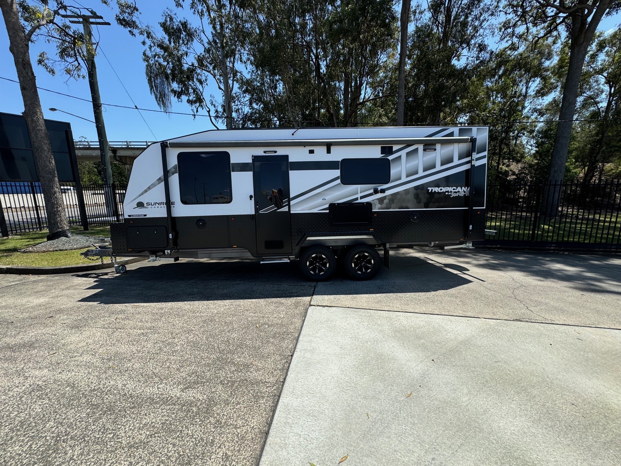 2024 21ft6 Sunrise Tropicana Semi Offroad With Aluminium Frame