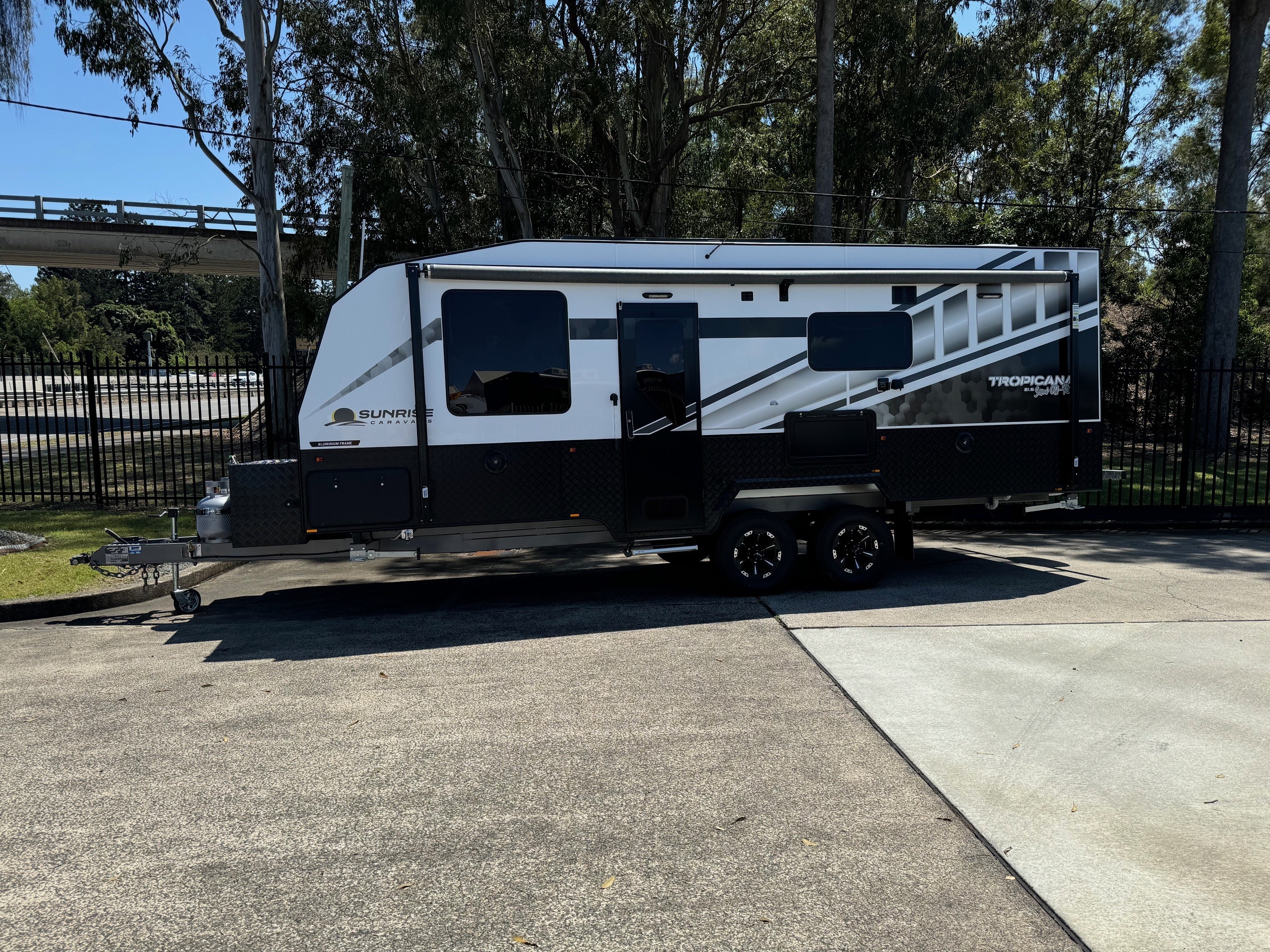 2024 21ft6 Sunrise Tropicana Semi Offroad With Aluminium Frame