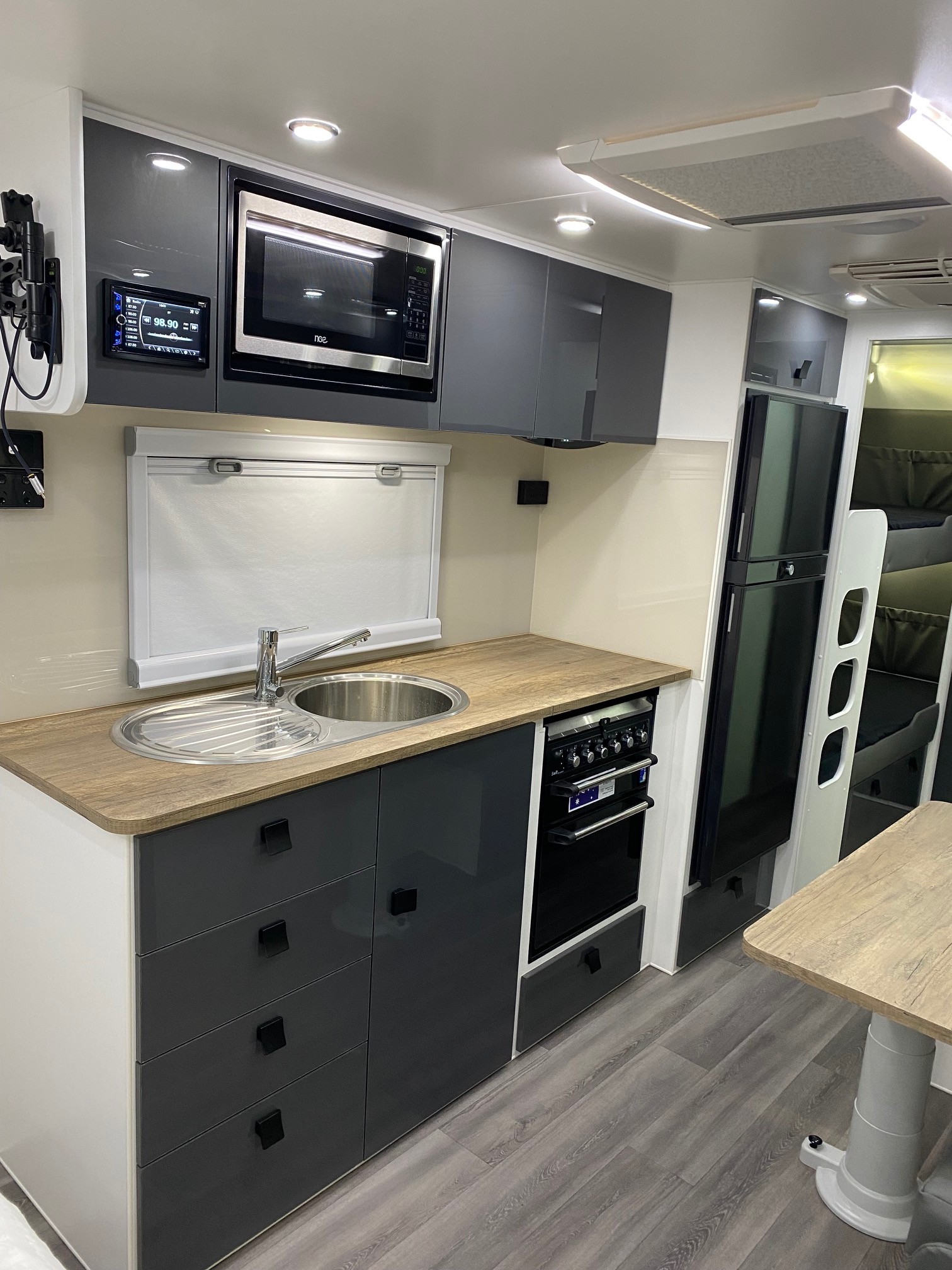 2025 21ft6 Aluminium Framed Sunrise Family Adventure Semi Off-Road