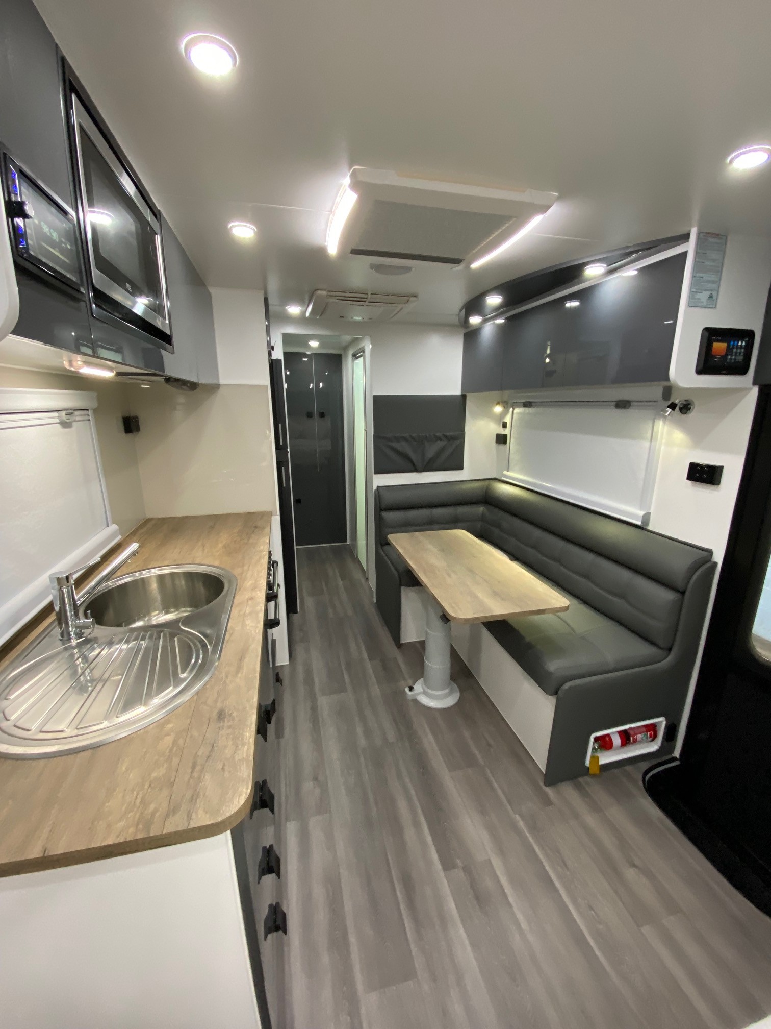 2025 21ft6 Aluminium Framed Sunrise Family Adventure Semi Off-Road