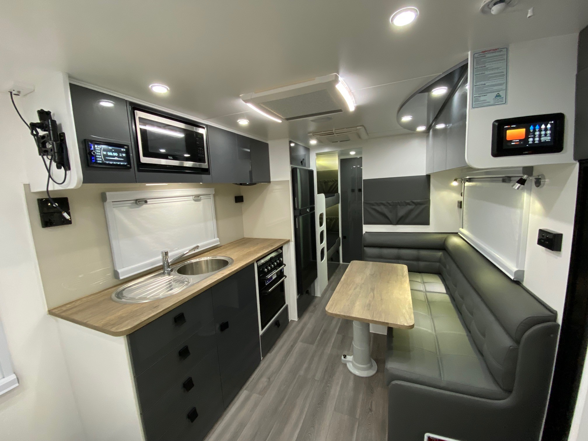 2025 21ft6 Aluminium Framed Sunrise Family Adventure Semi Off-Road