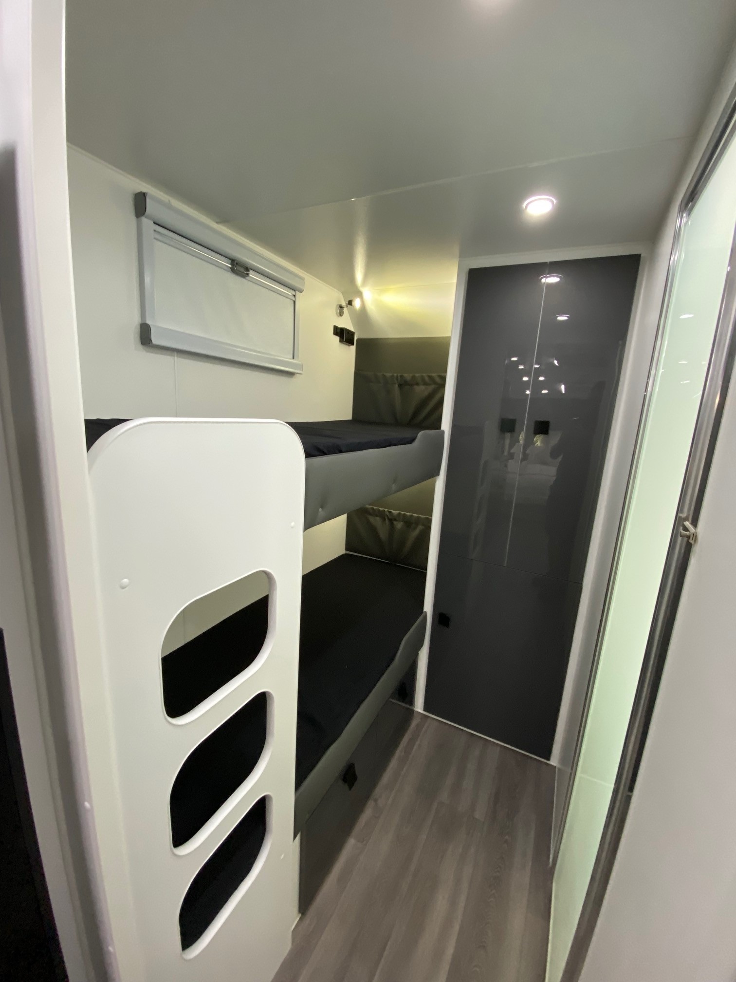 2025 21ft6 Aluminium Framed Sunrise Family Adventure Semi Off-Road