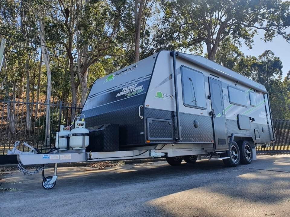 2025 21ft6 Aluminium Framed Sunrise Family Adventure Semi Off-Road
