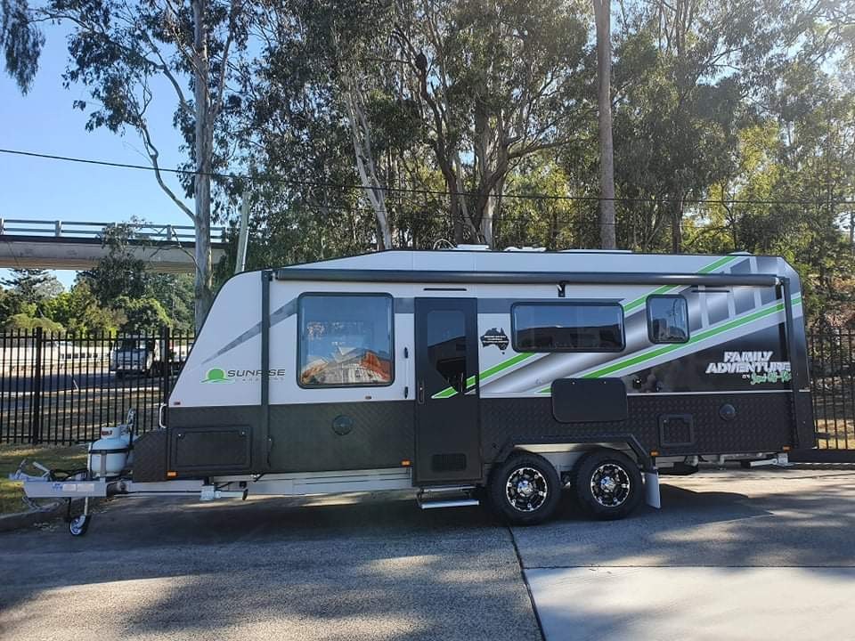 2025 21ft6 Aluminium Framed Sunrise Family Adventure Semi Off-Road