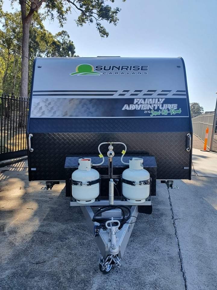 2025 21ft6 Aluminium Framed Sunrise Family Adventure Semi Off-Road