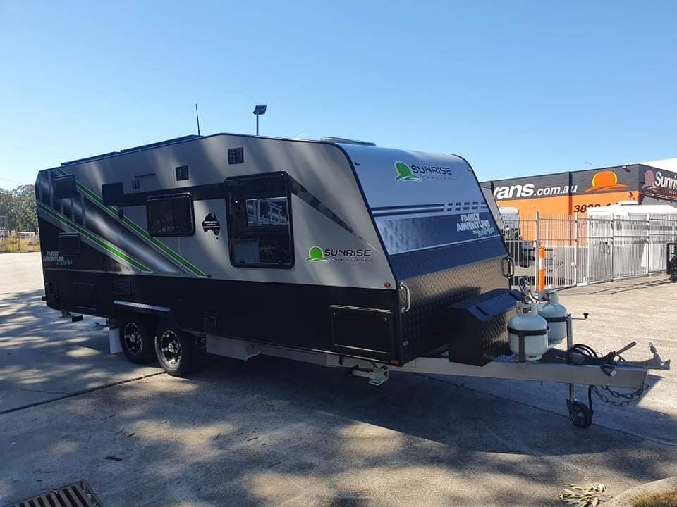 2025 21ft6 Aluminium Framed Sunrise Family Adventure Semi Off-Road