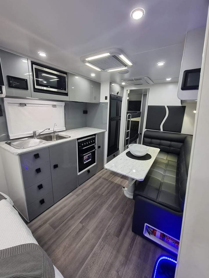 2023 21ft6 Sunrise Family Adventure Off-Road