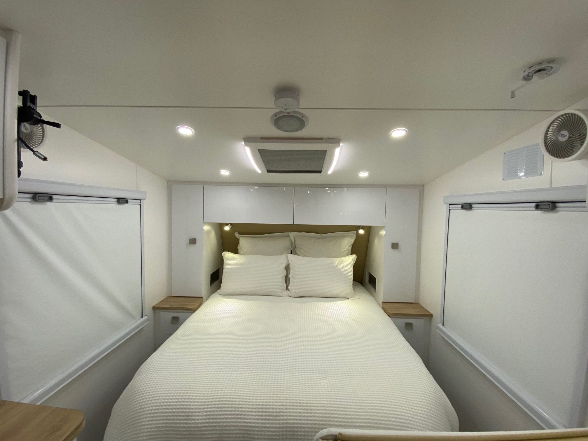 2025 Aluminium framed 22ft Sunrise Calypso With Club Lounge And Waterfall Bench