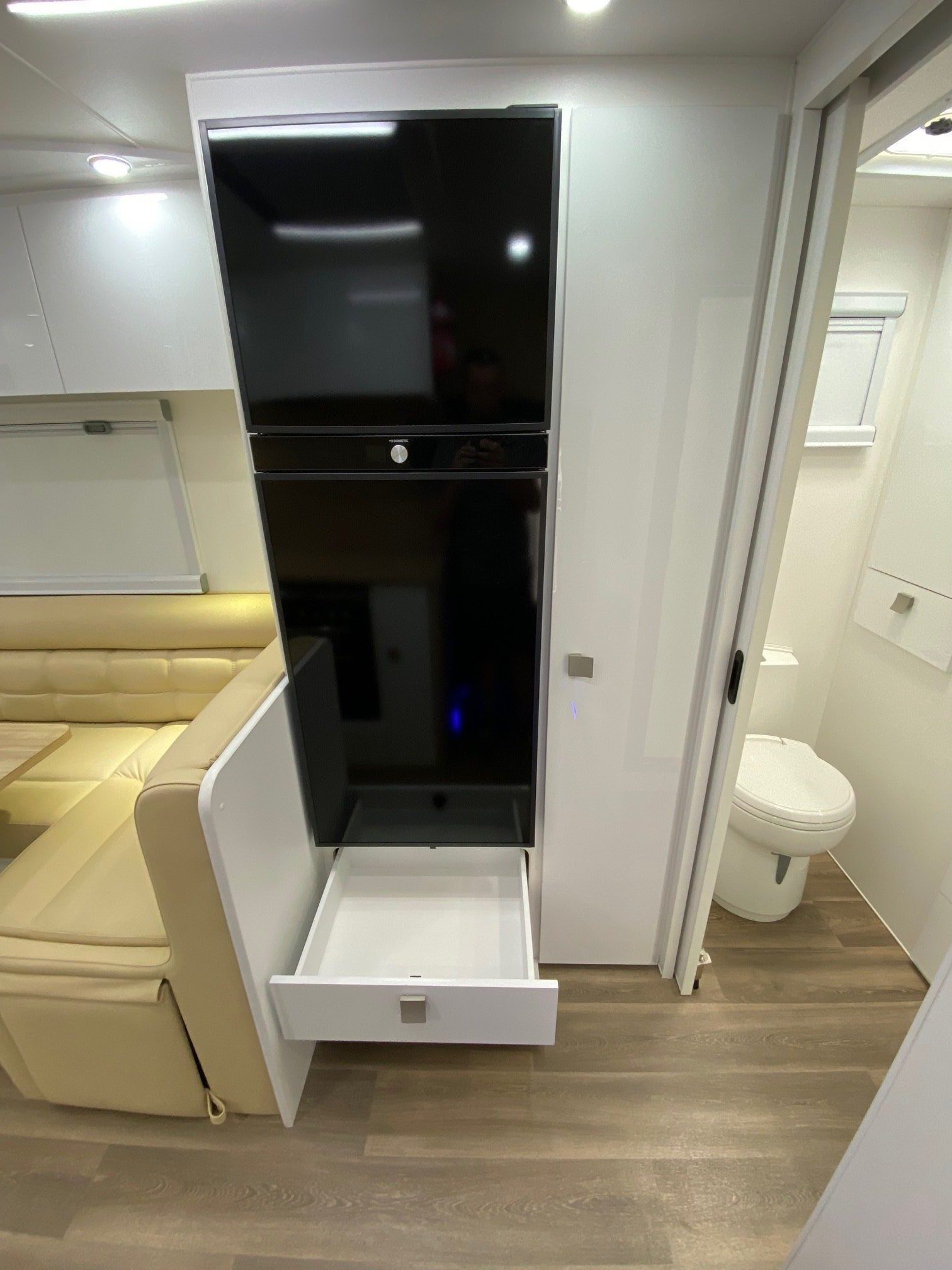 2025 Aluminium framed 22ft Sunrise Calypso With Club Lounge And Waterfall Bench