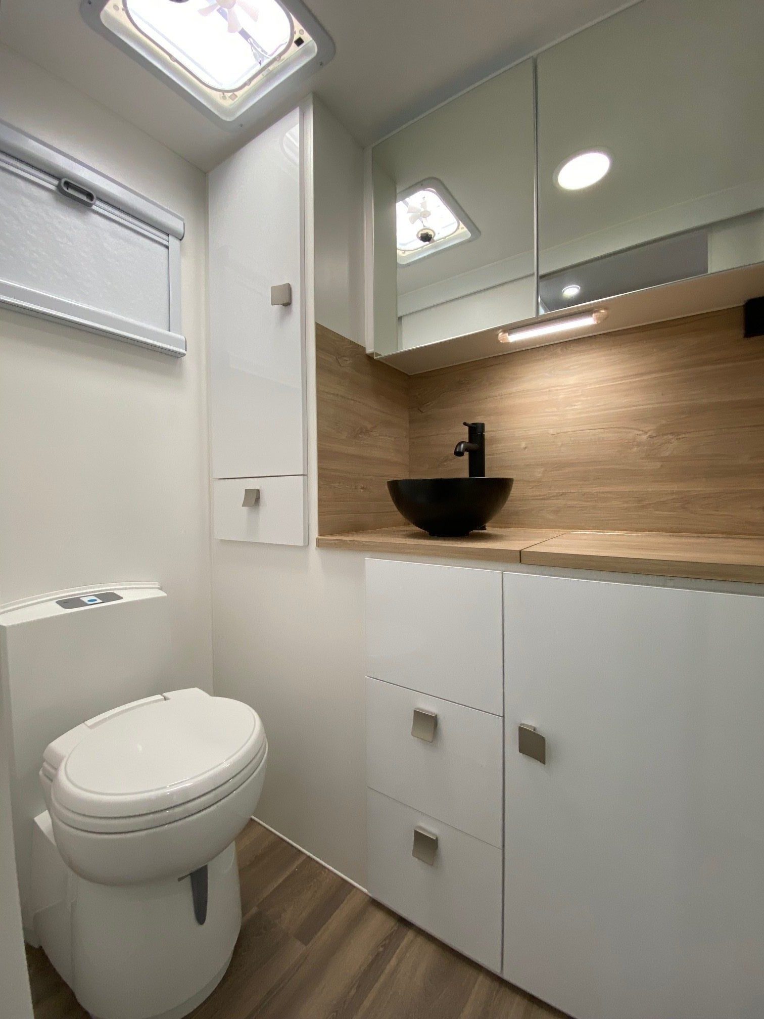 2025 Aluminium framed 22ft Sunrise Calypso With Club Lounge And Waterfall Bench