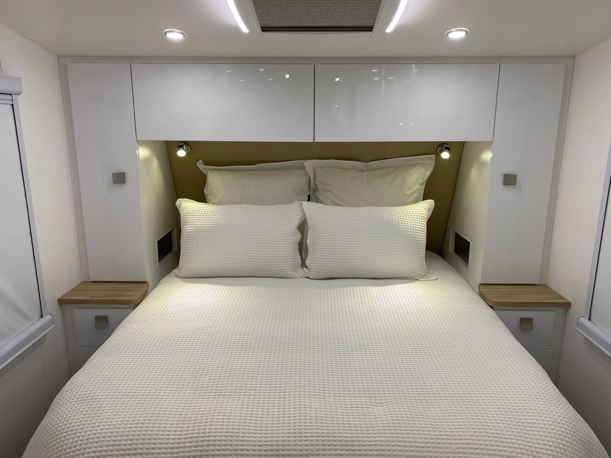 2025 Aluminium framed 22ft Sunrise Calypso With Club Lounge And Waterfall Bench