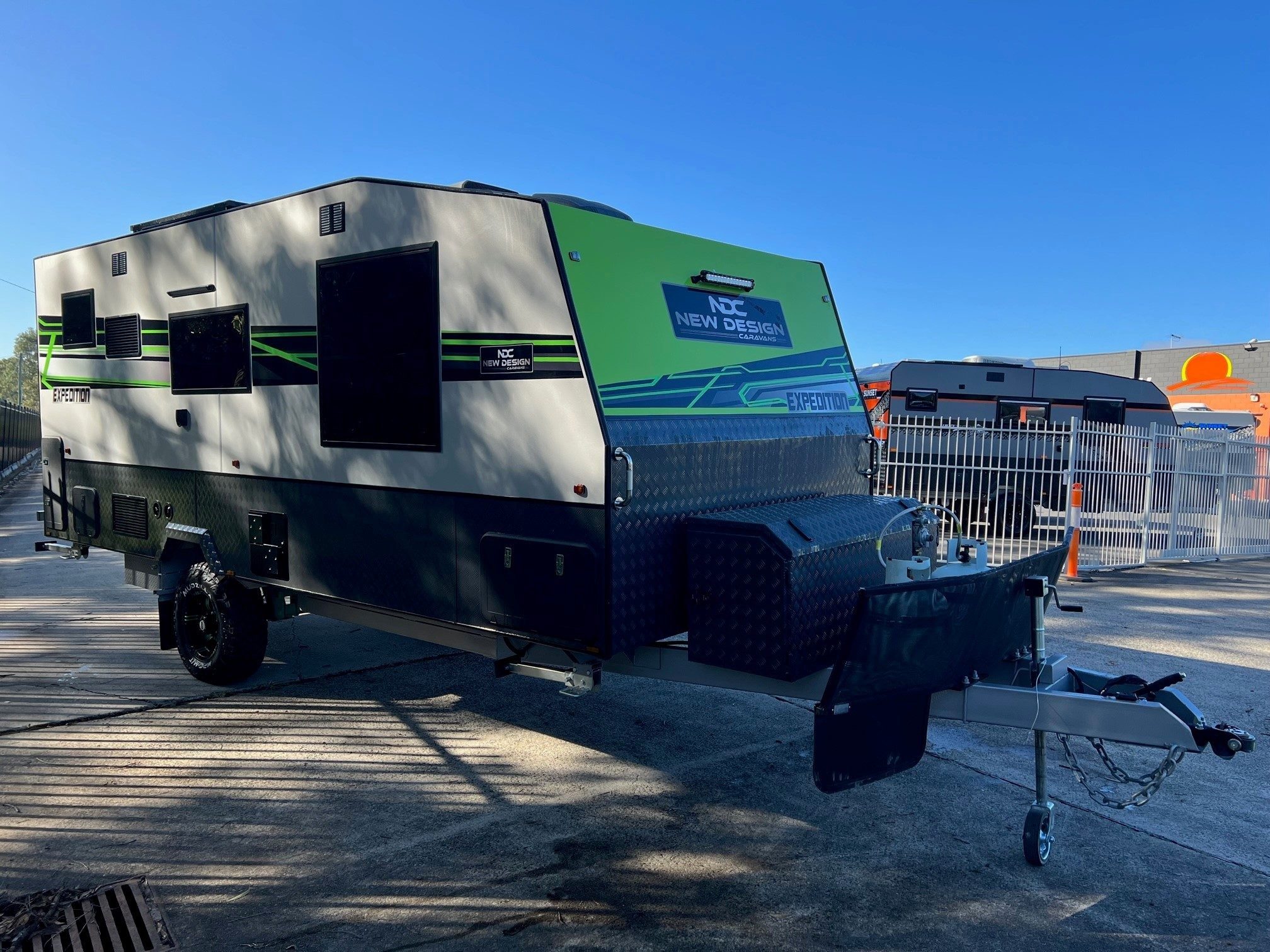 2023 New Design Caravan Expedition Rear Door 18ft9 Off-Road