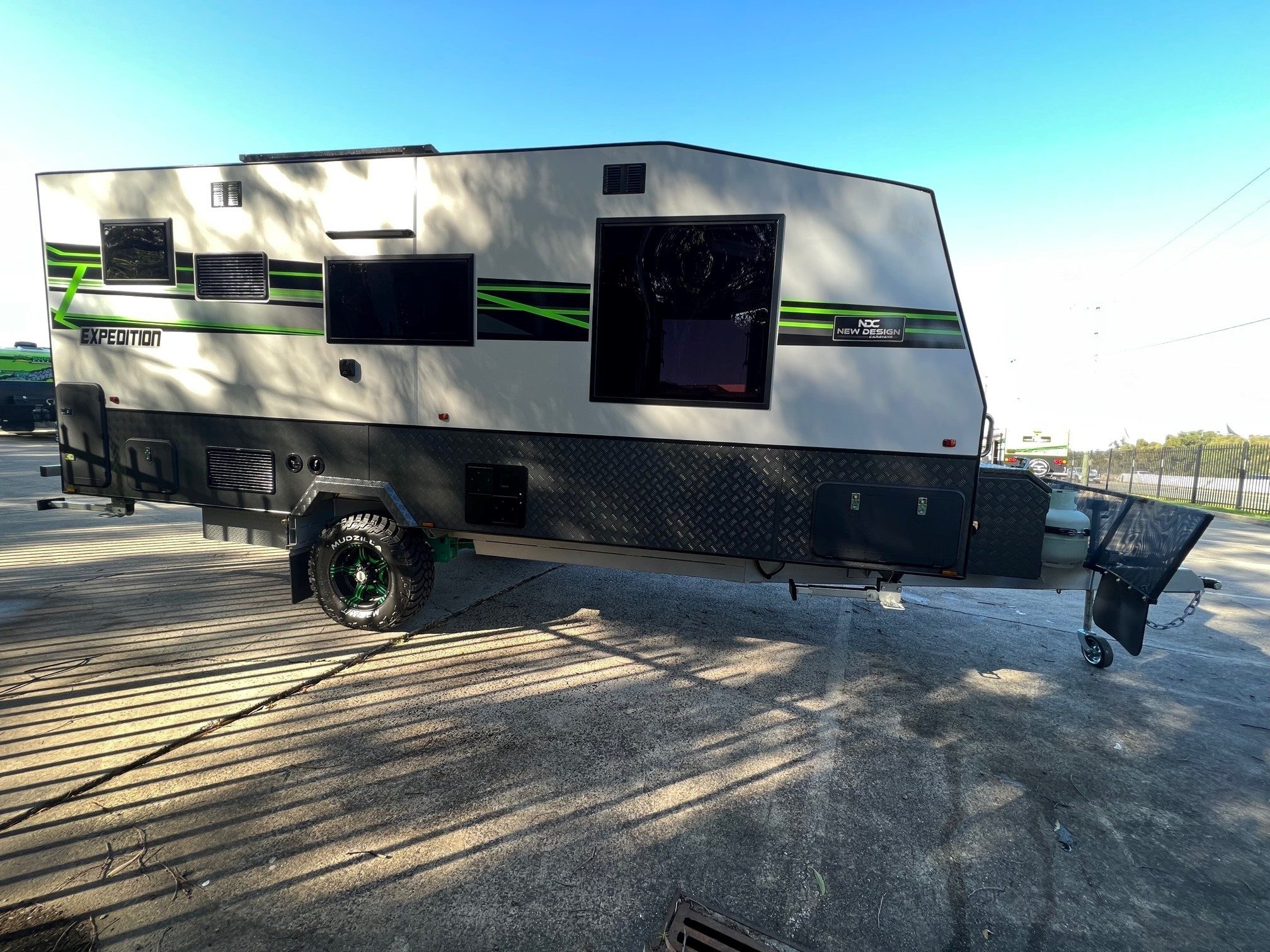 2023 New Design Caravan Expedition Rear Door 18ft9 Off-Road