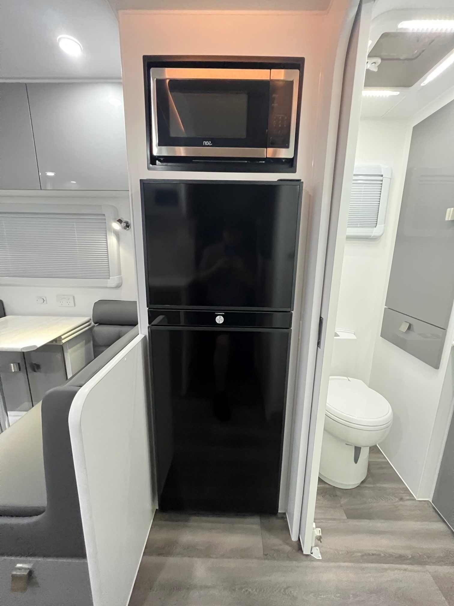 2023 New Design Caravan Expedition Rear Door 18ft9 Off-Road