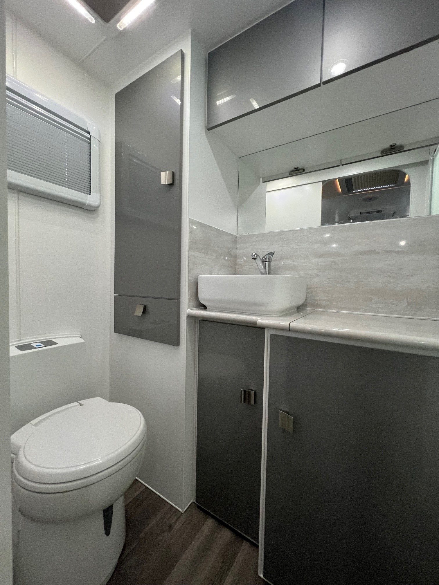 2023 New Design Caravan Expedition Rear Door 18ft9 Off-Road