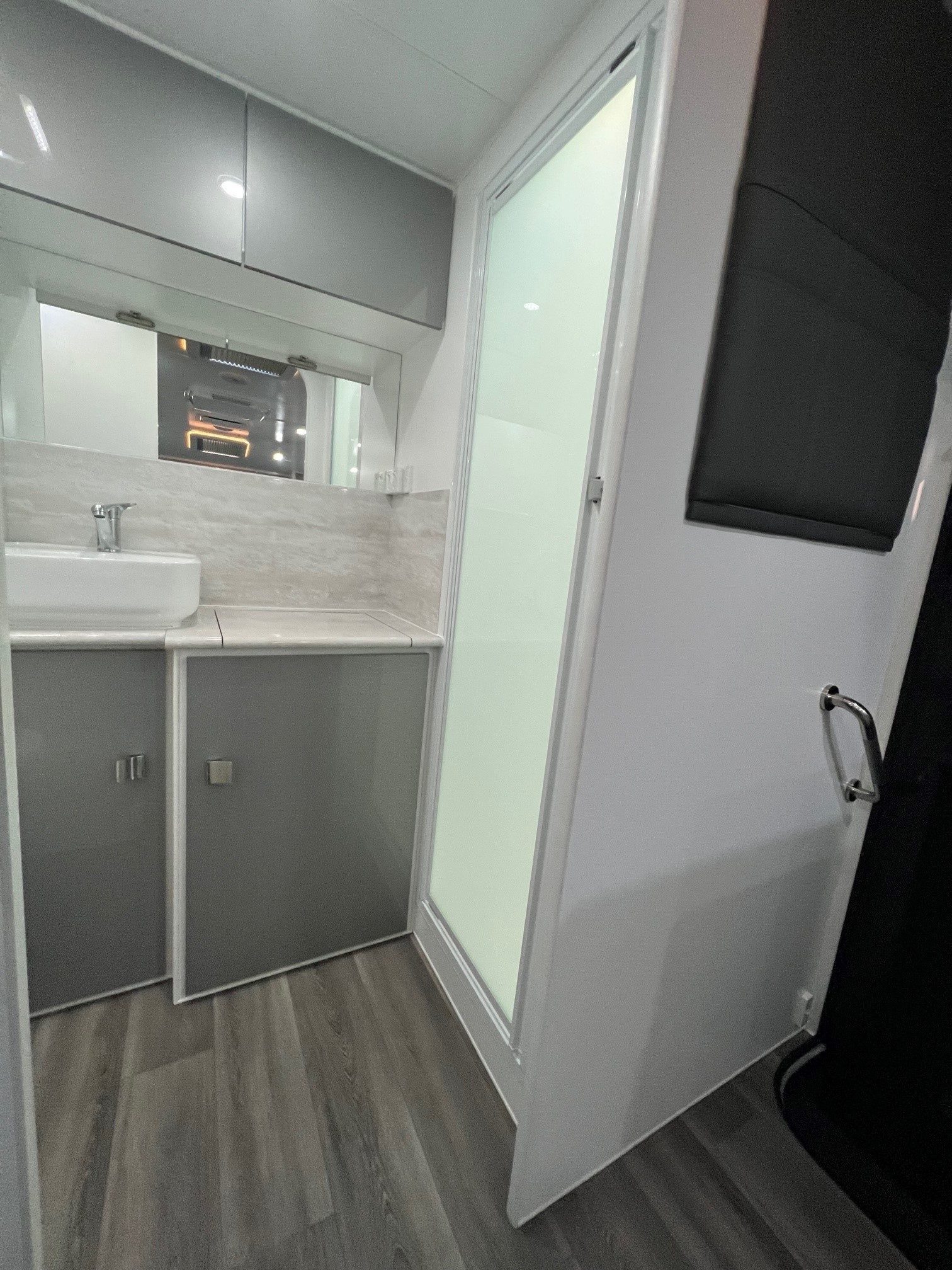 2023 New Design Caravan Expedition Rear Door 18ft9 Off-Road