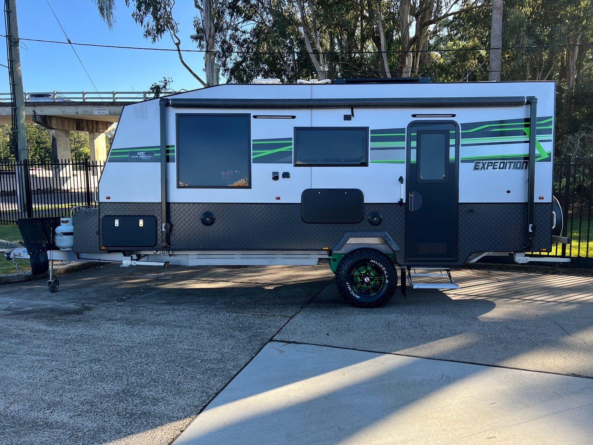 2023 New Design Caravan Expedition Rear Door 18ft9 Off-Road