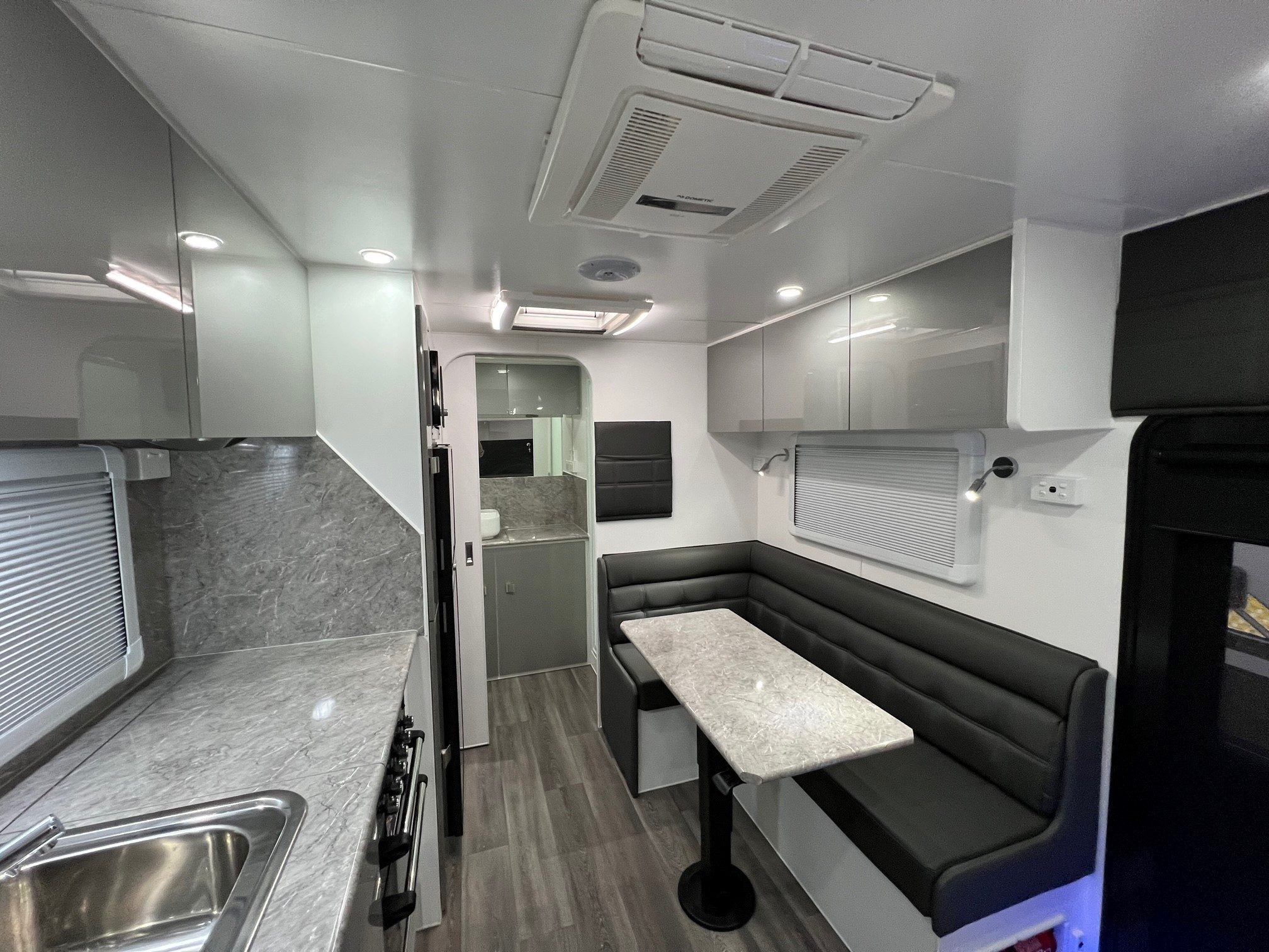 2024 New Design Caravan Avalon Centre Door 18ft6 Off-Road