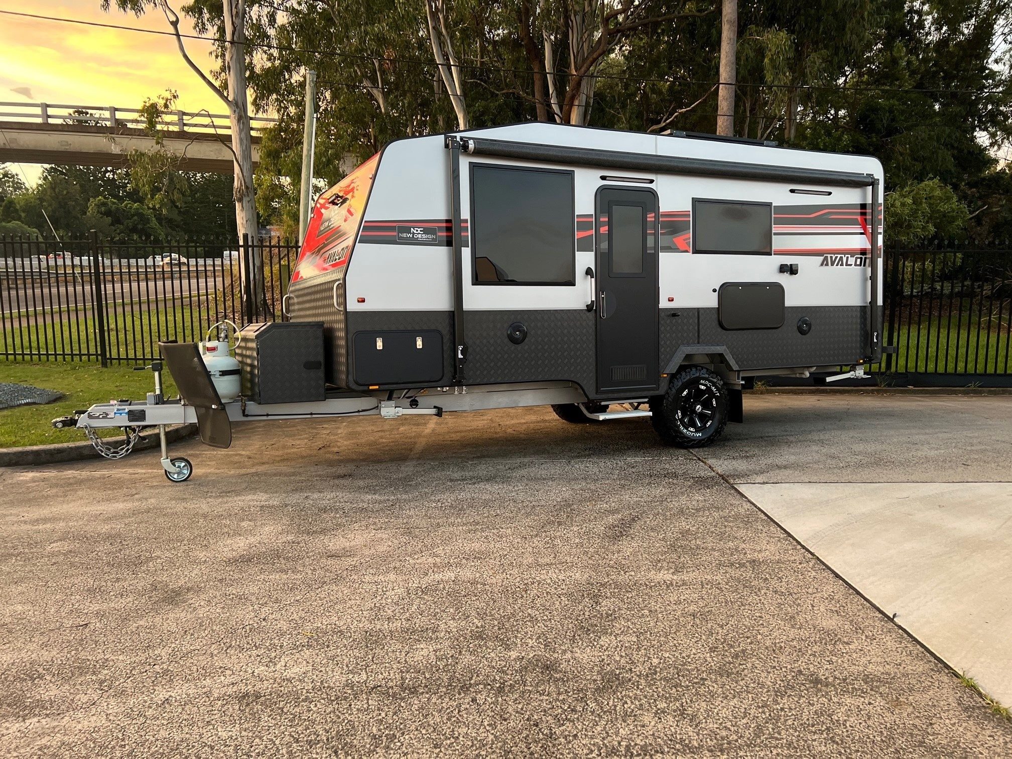 2024 New Design Caravan Avalon Centre Door 18ft6 Off-Road