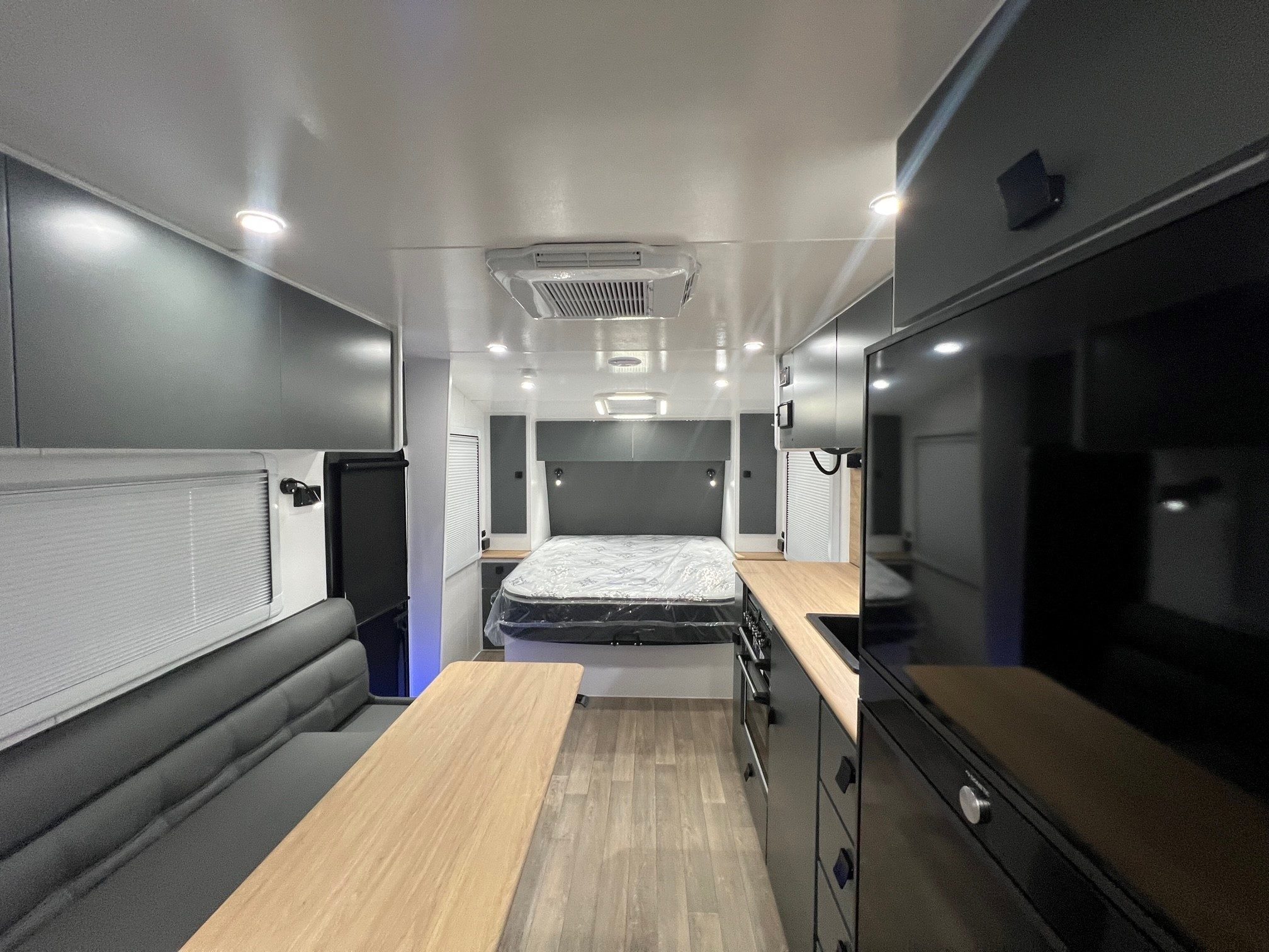 2023 New Design Caravan 21ft6 Double Bunk Family Trekker