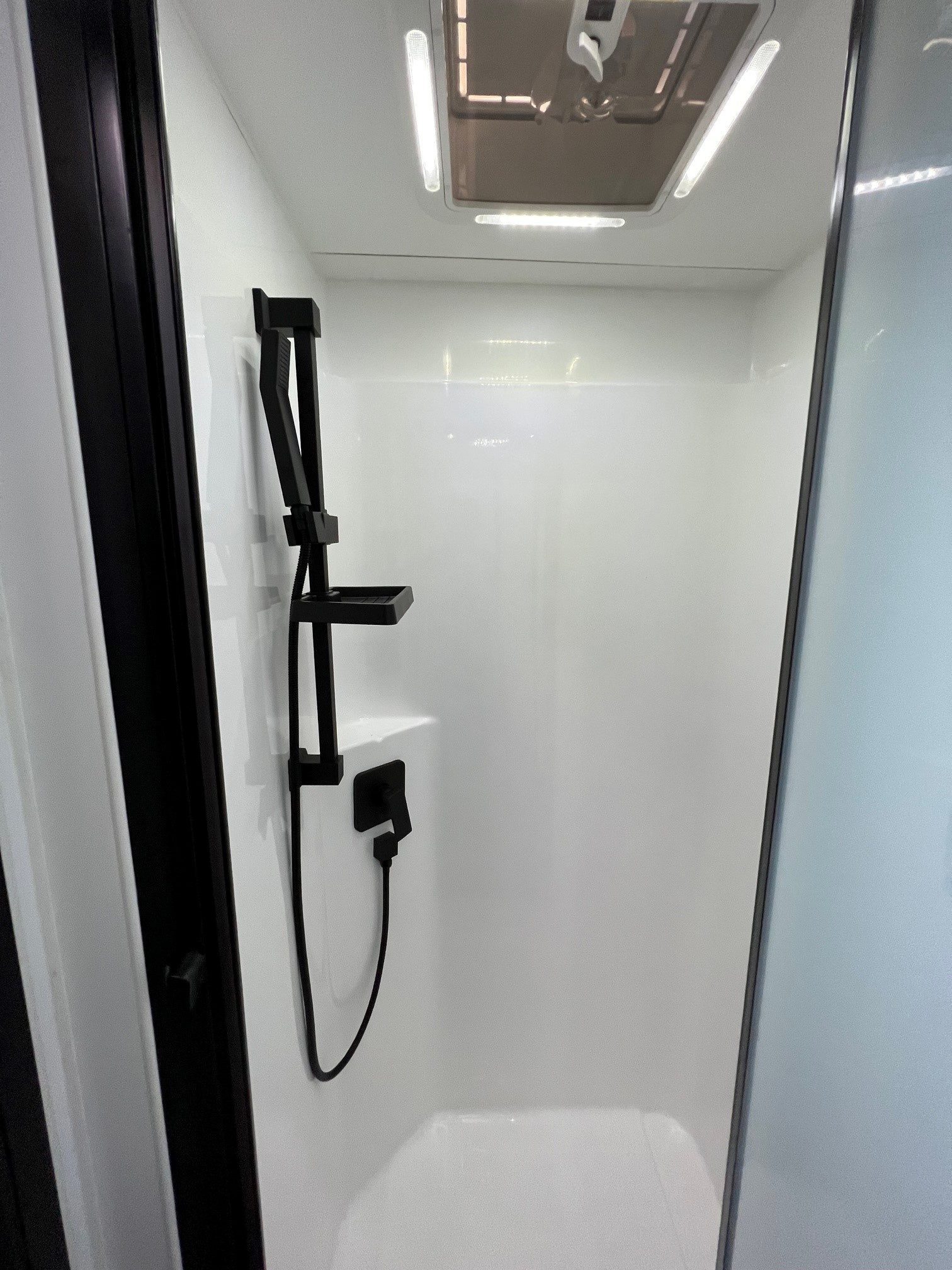 2023 New Design Caravan 21ft6 Triple Bunk Family Trekker Van