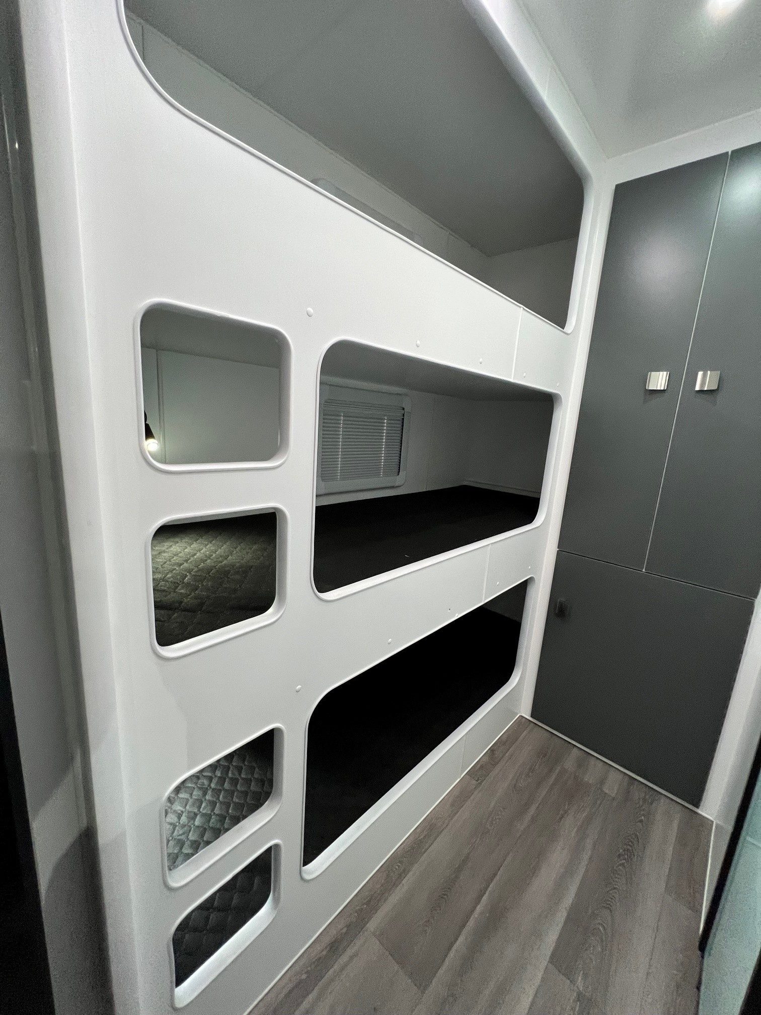 2023 New Design Caravan 21ft6 Triple Bunk Family Trekker Van