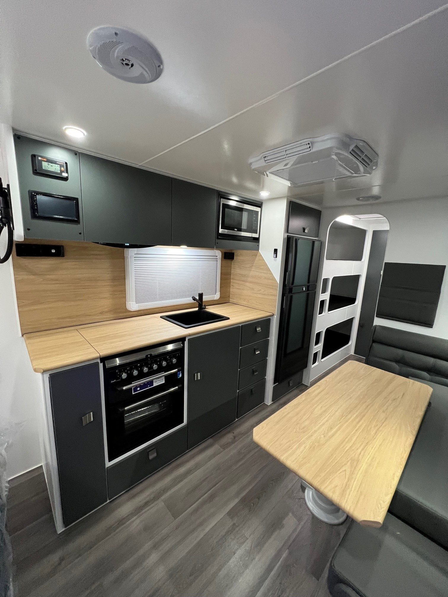 2023 New Design Caravan 21ft6 Triple Bunk Family Trekker Van