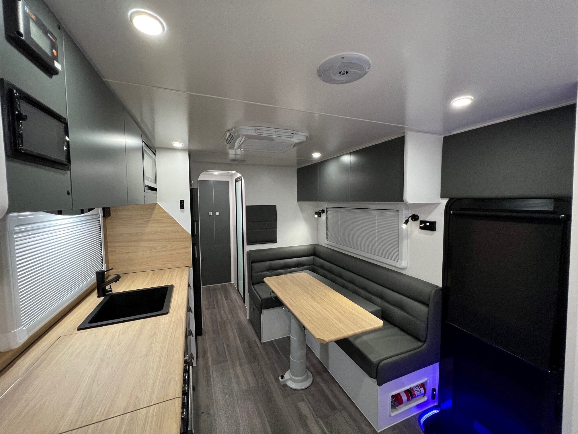 2023 New Design Caravan 21ft6 Triple Bunk Family Trekker Van