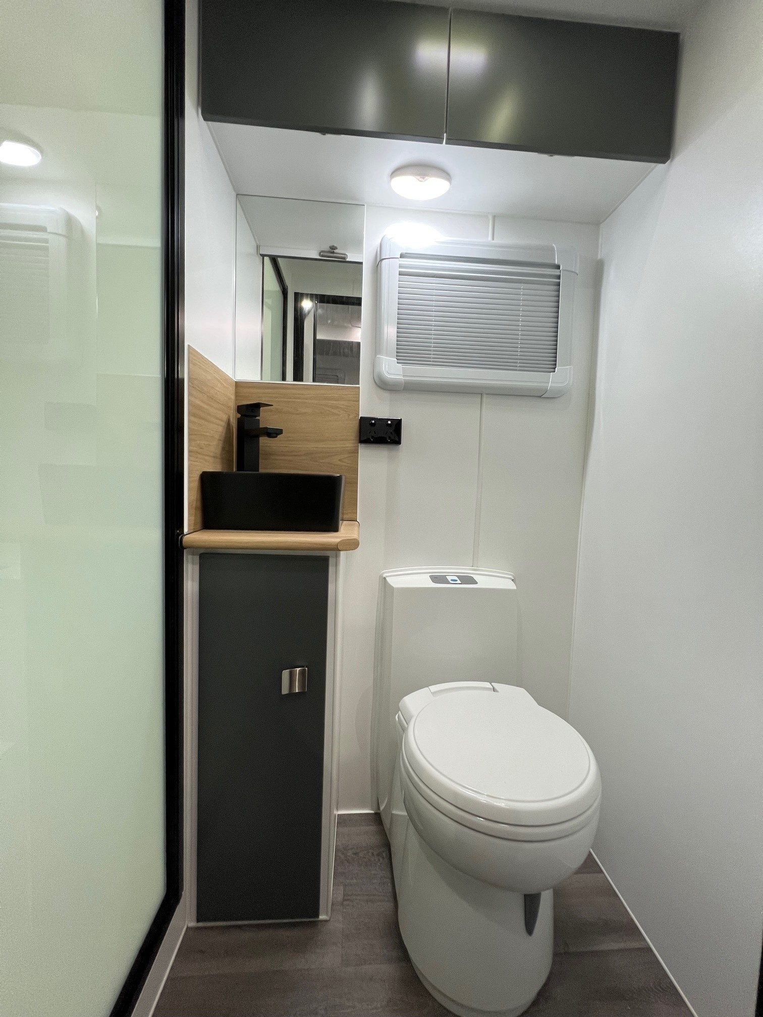 2023 New Design Caravan 21ft6 Triple Bunk Family Trekker Van