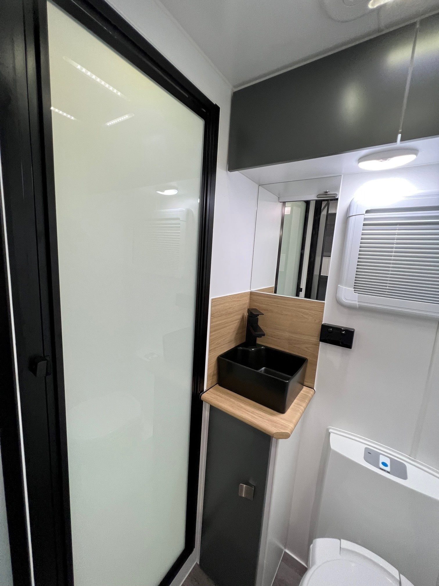 2023 New Design Caravan 21ft6 Triple Bunk Family Trekker Van